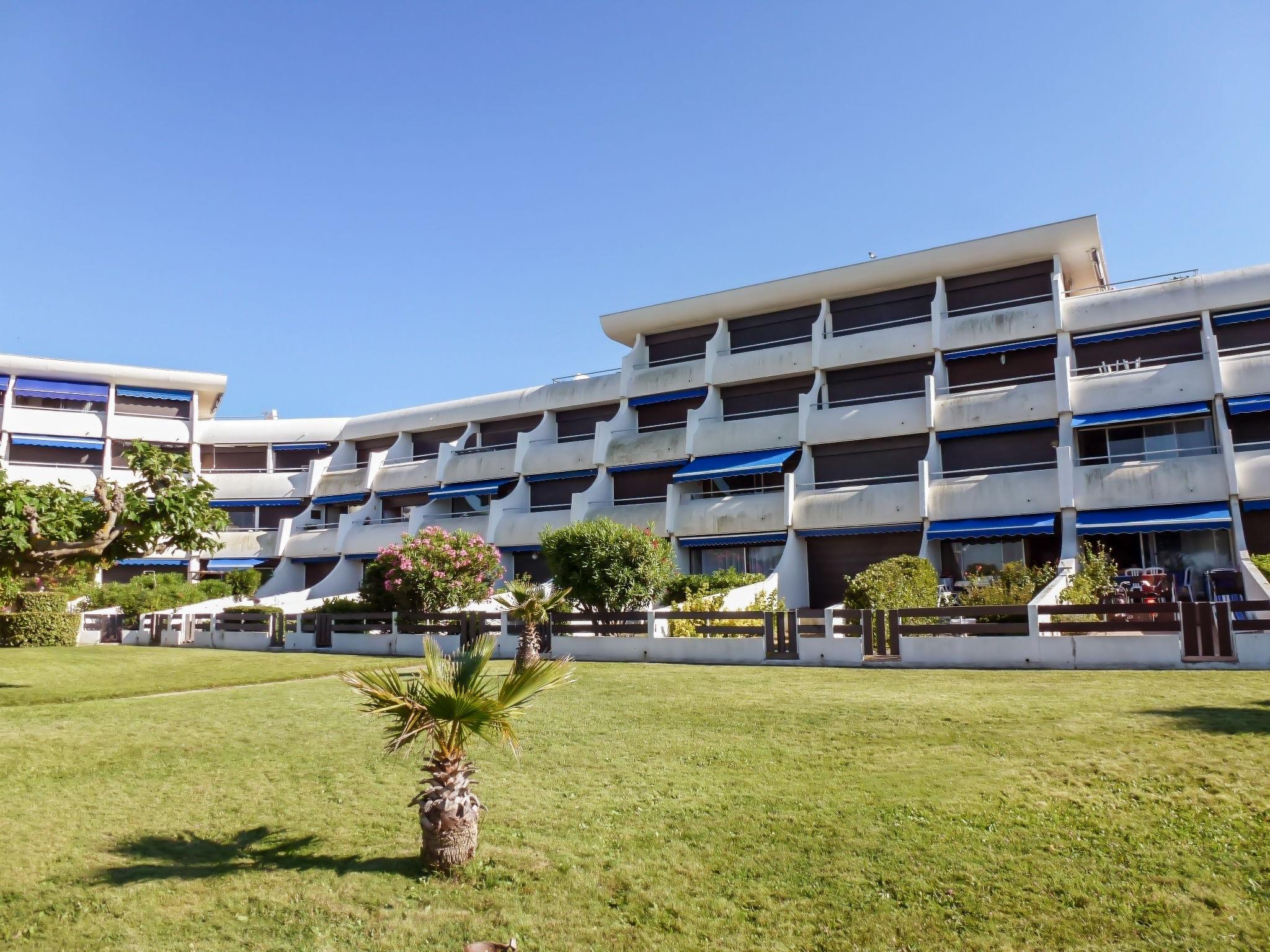 Photo 25 - 2 bedroom Apartment in Le Grau-du-Roi with terrace and sea view