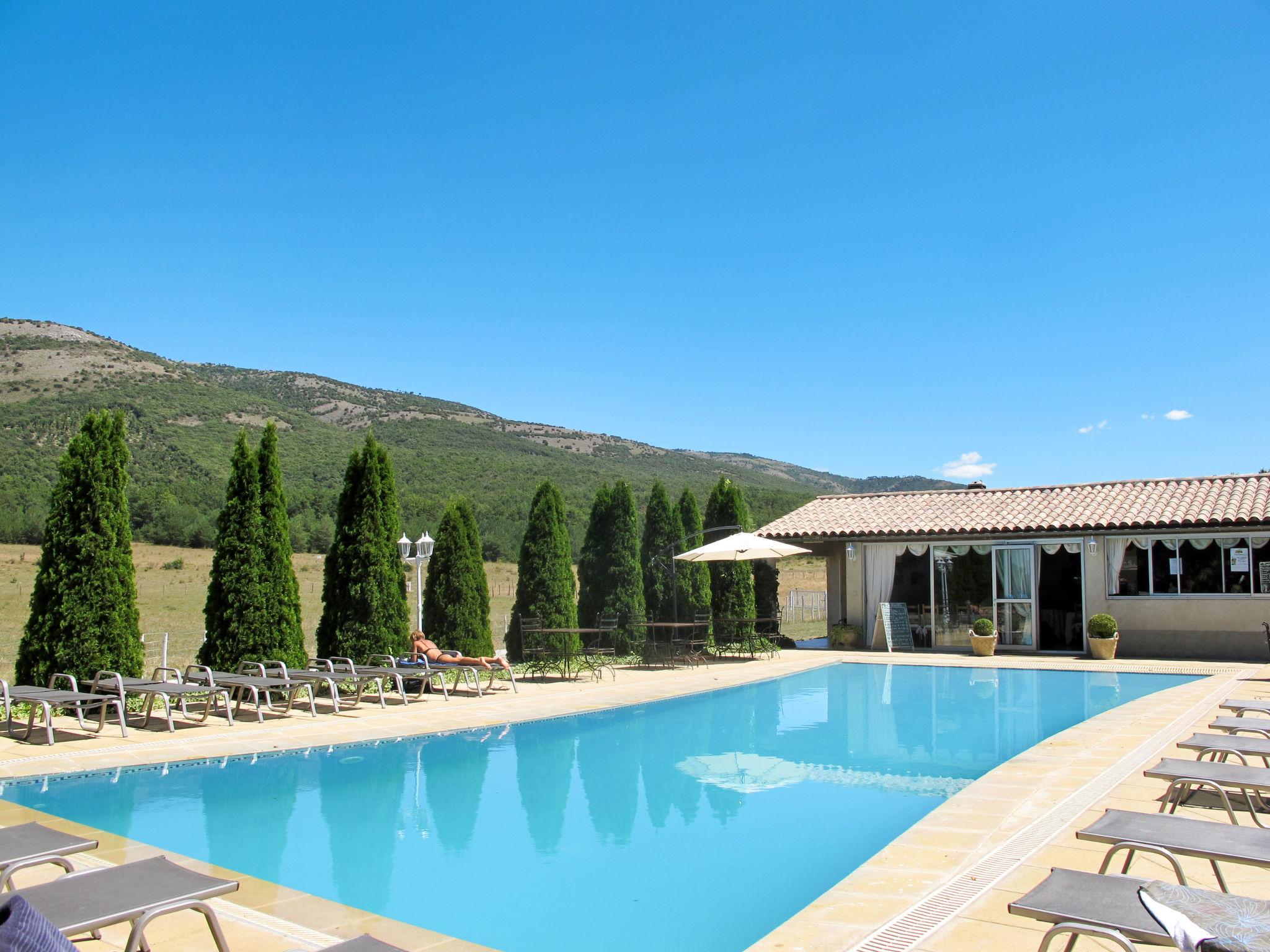 Photo 3 - Appartement de 2 chambres à Bauduen avec piscine et vues sur la montagne