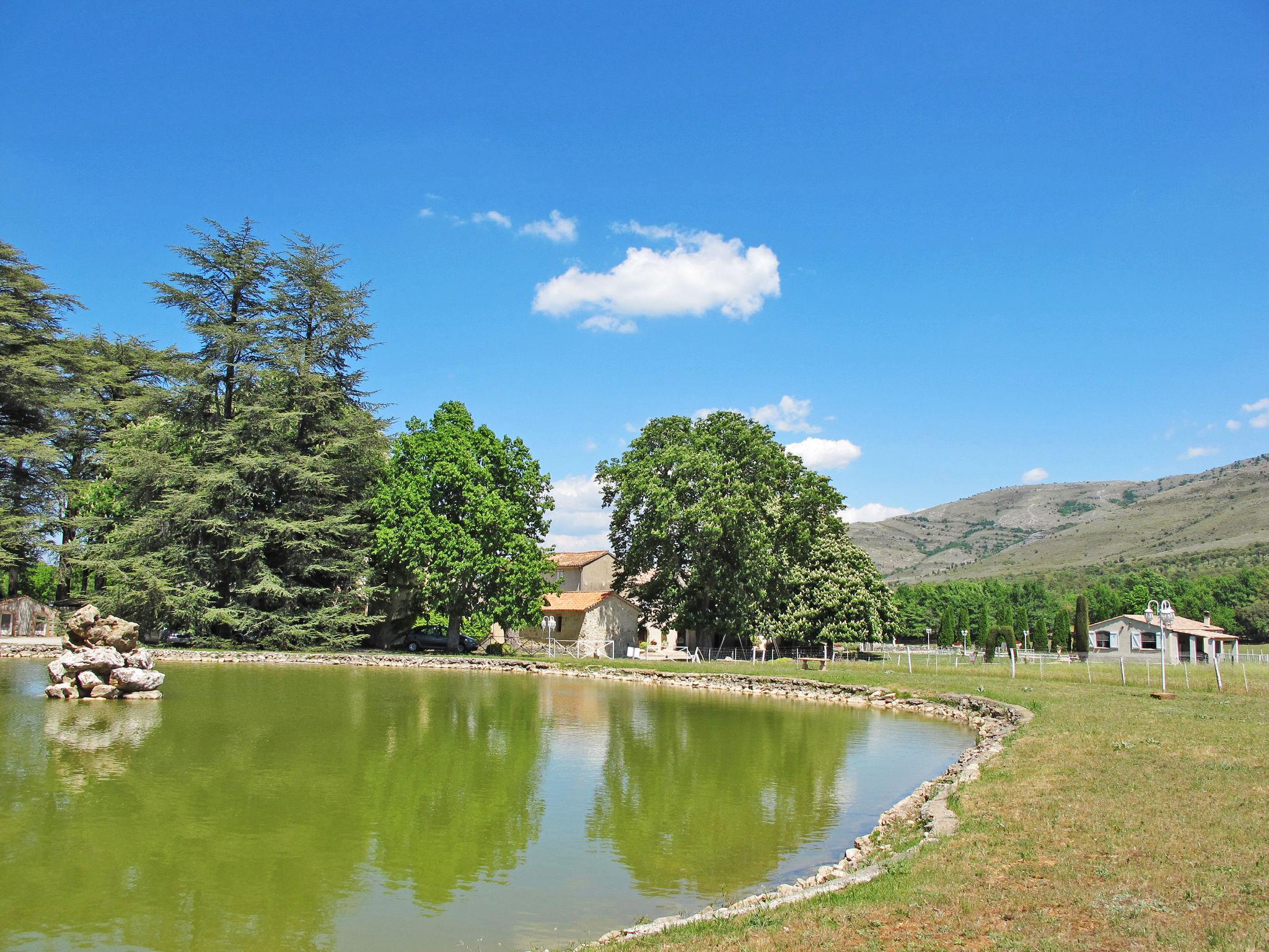 Foto 20 - Apartamento de 2 quartos em Bauduen com piscina e jardim