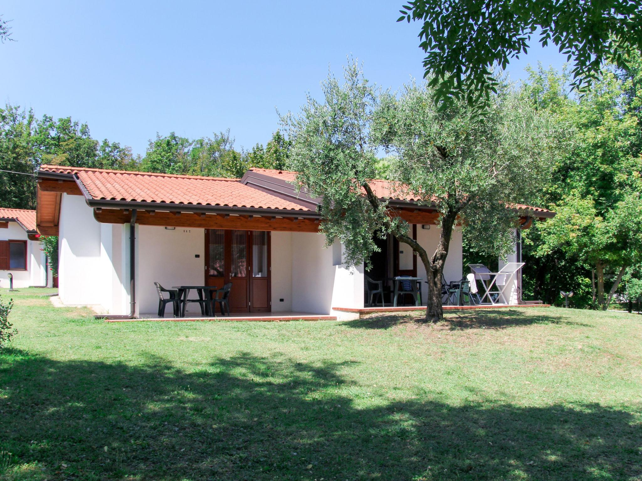 Photo 10 - Maison de 1 chambre à Manerba del Garda avec piscine et vues sur la montagne