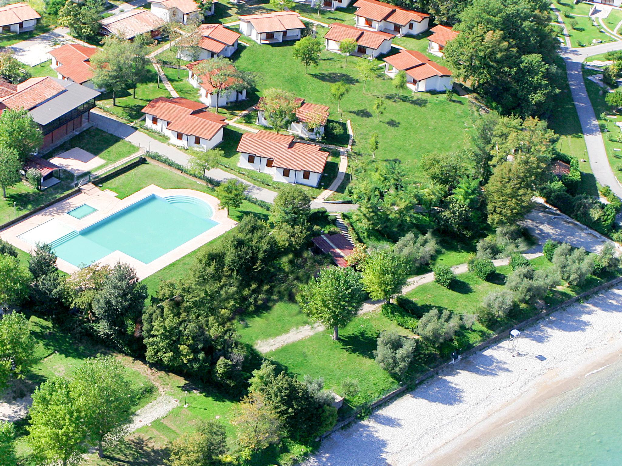 Photo 16 - Maison de 1 chambre à Manerba del Garda avec piscine et vues sur la montagne