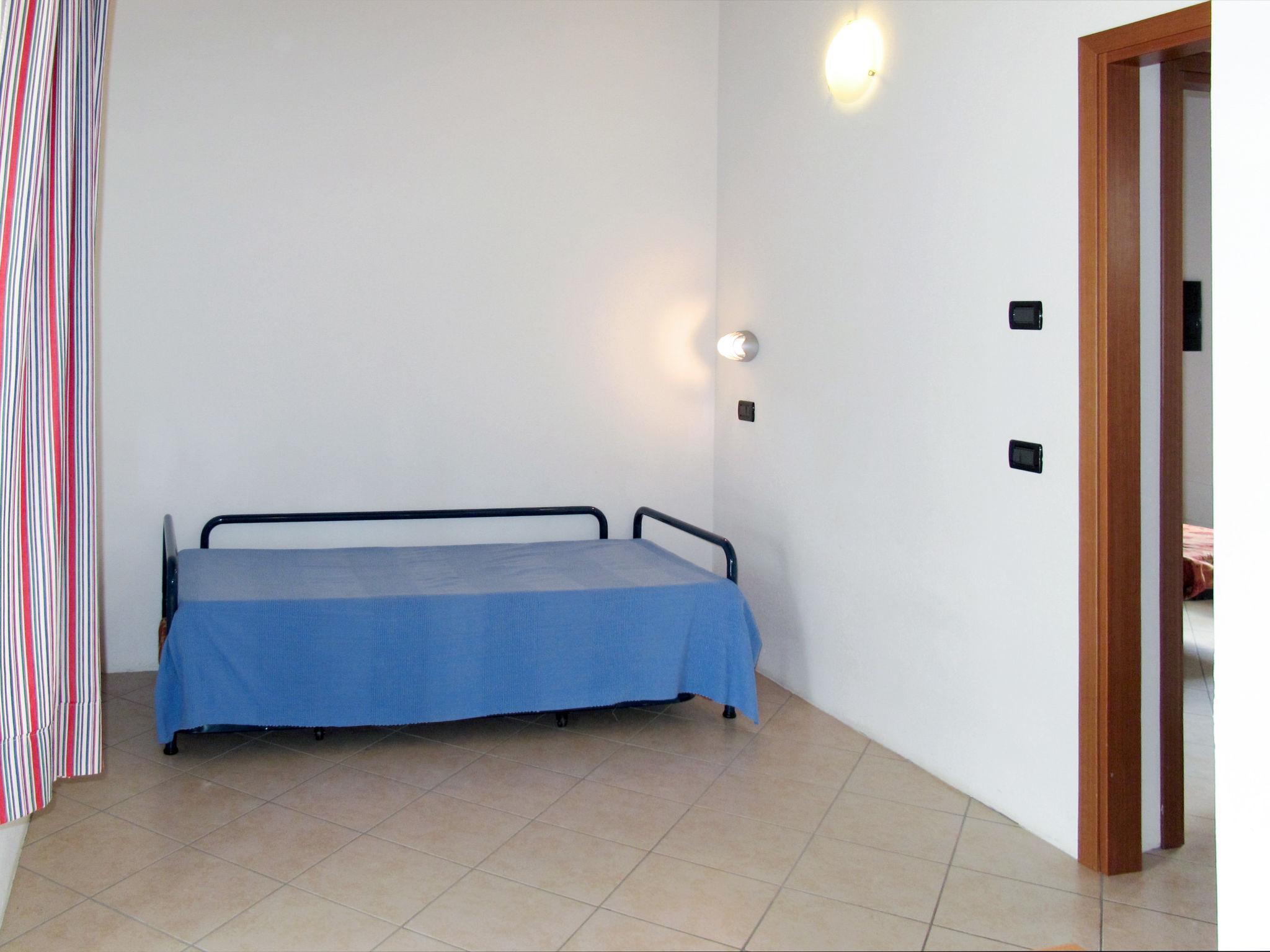 Photo 12 - Maison de 1 chambre à Manerba del Garda avec piscine et vues sur la montagne