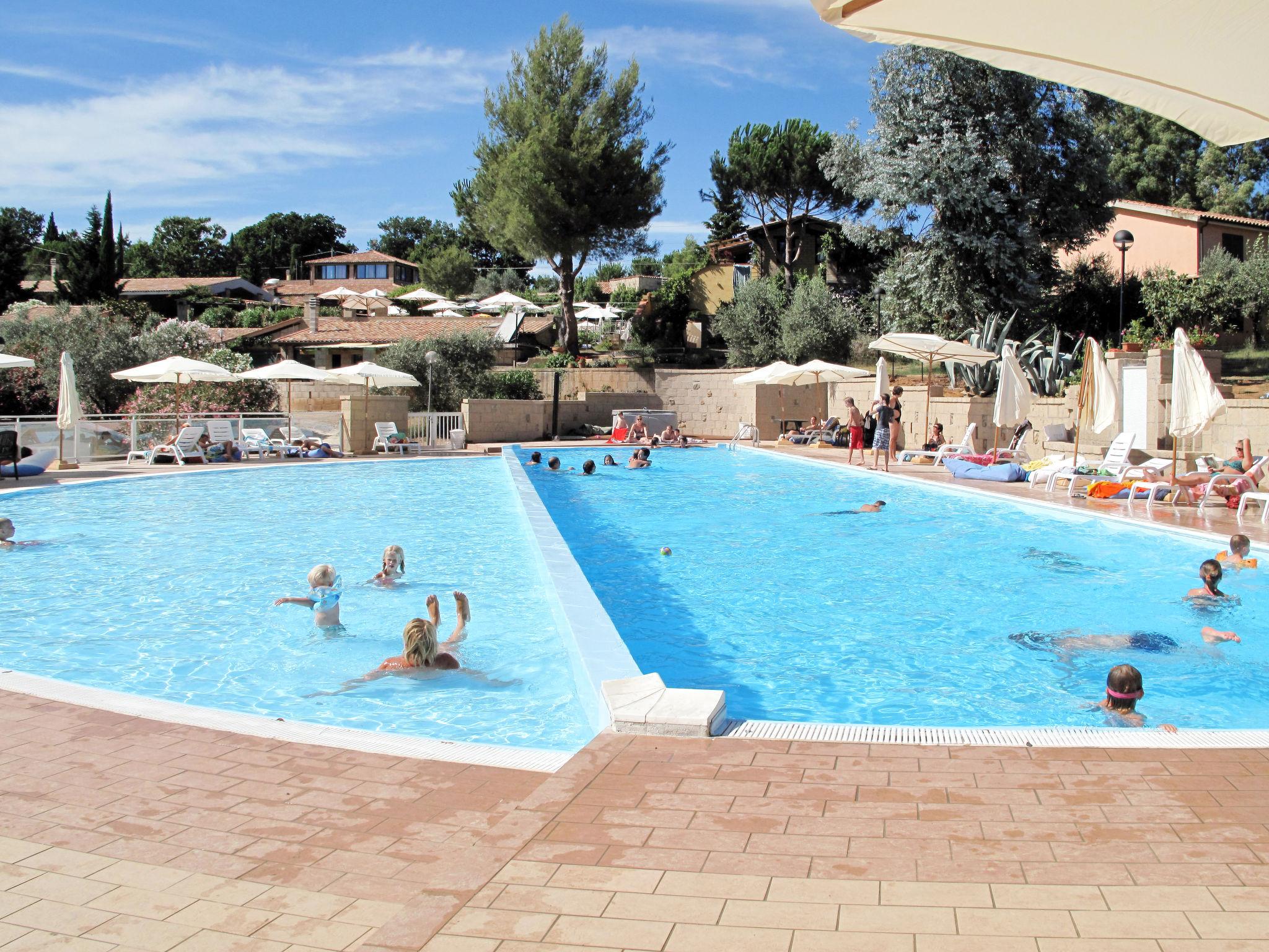 Foto 2 - Haus mit 1 Schlafzimmer in Guardistallo mit schwimmbad und blick aufs meer