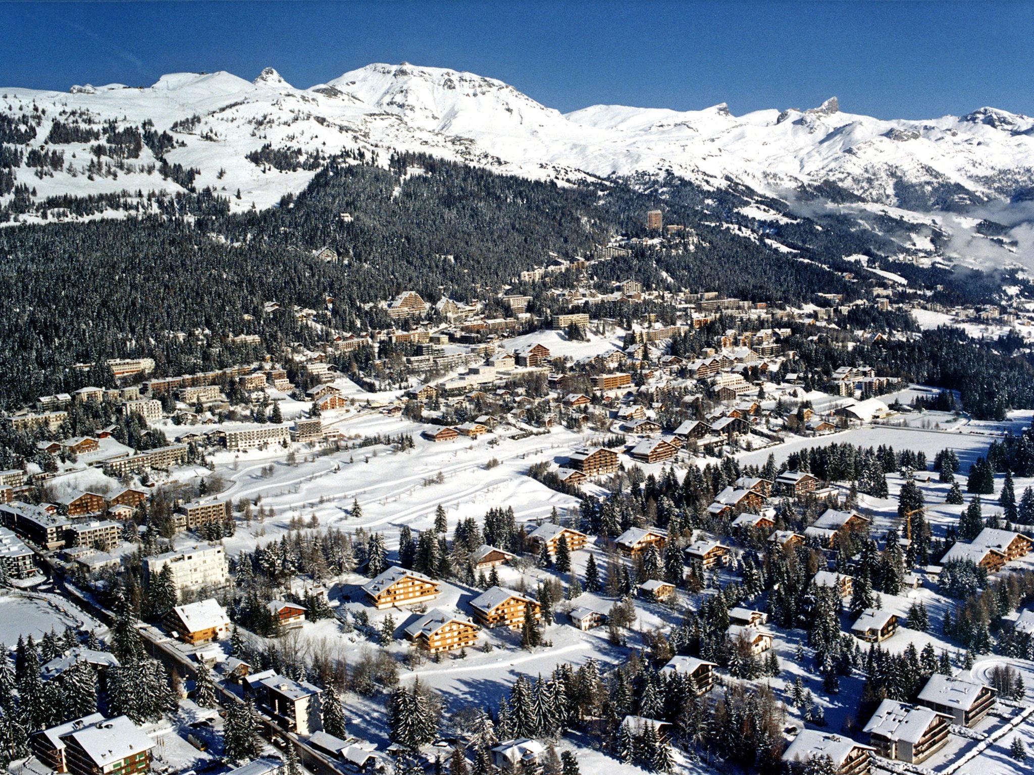 Foto 25 - Apartment mit 1 Schlafzimmer in Crans-Montana mit blick auf die berge