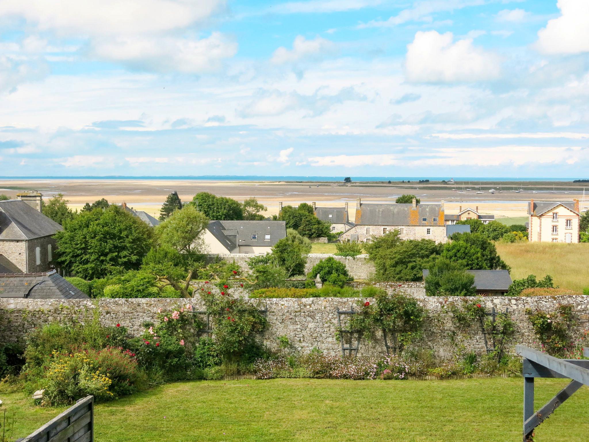 Photo 2 - Maison de 2 chambres à Regnéville-sur-Mer avec terrasse et vues à la mer