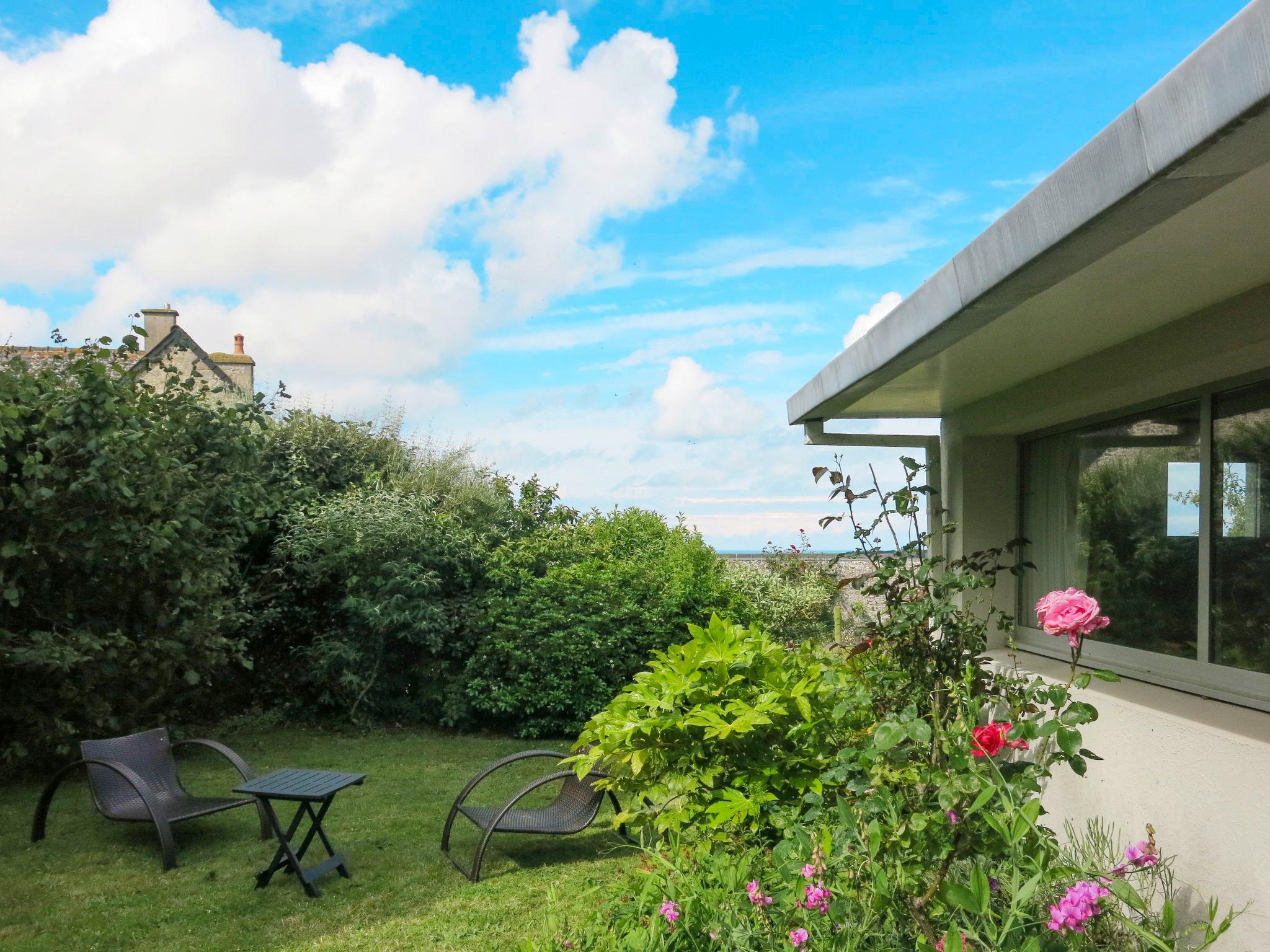 Foto 16 - Casa de 2 habitaciones en Regnéville-sur-Mer con terraza y vistas al mar