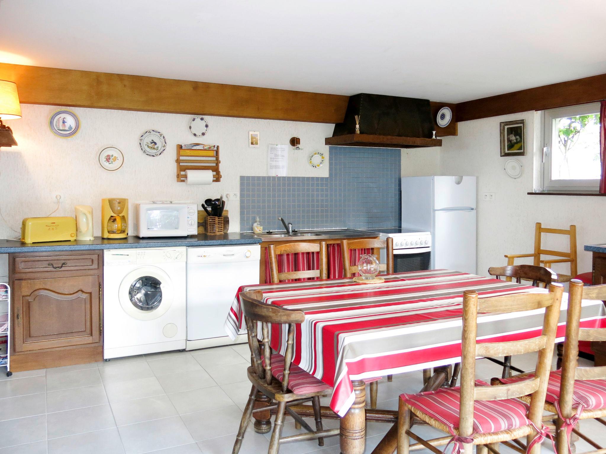 Photo 8 - 2 bedroom House in Regnéville-sur-Mer with garden and terrace