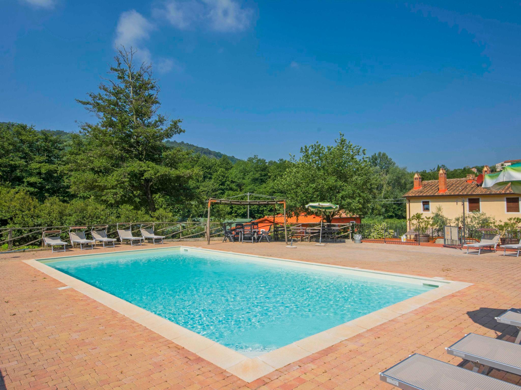 Foto 16 - Apartamento de 2 habitaciones en Serravalle Pistoiese con piscina y jardín