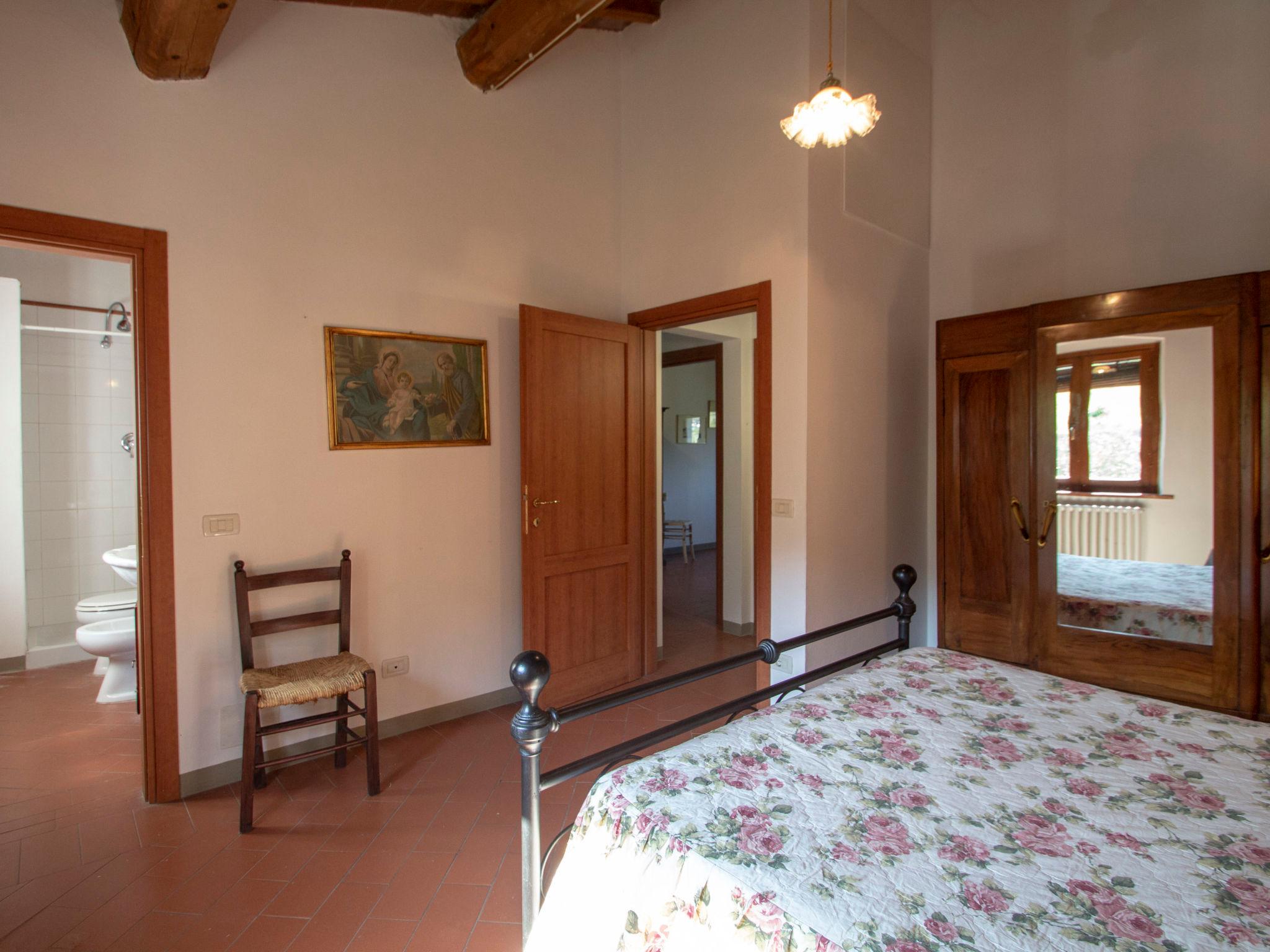 Foto 12 - Apartamento de 2 habitaciones en Serravalle Pistoiese con piscina y jardín