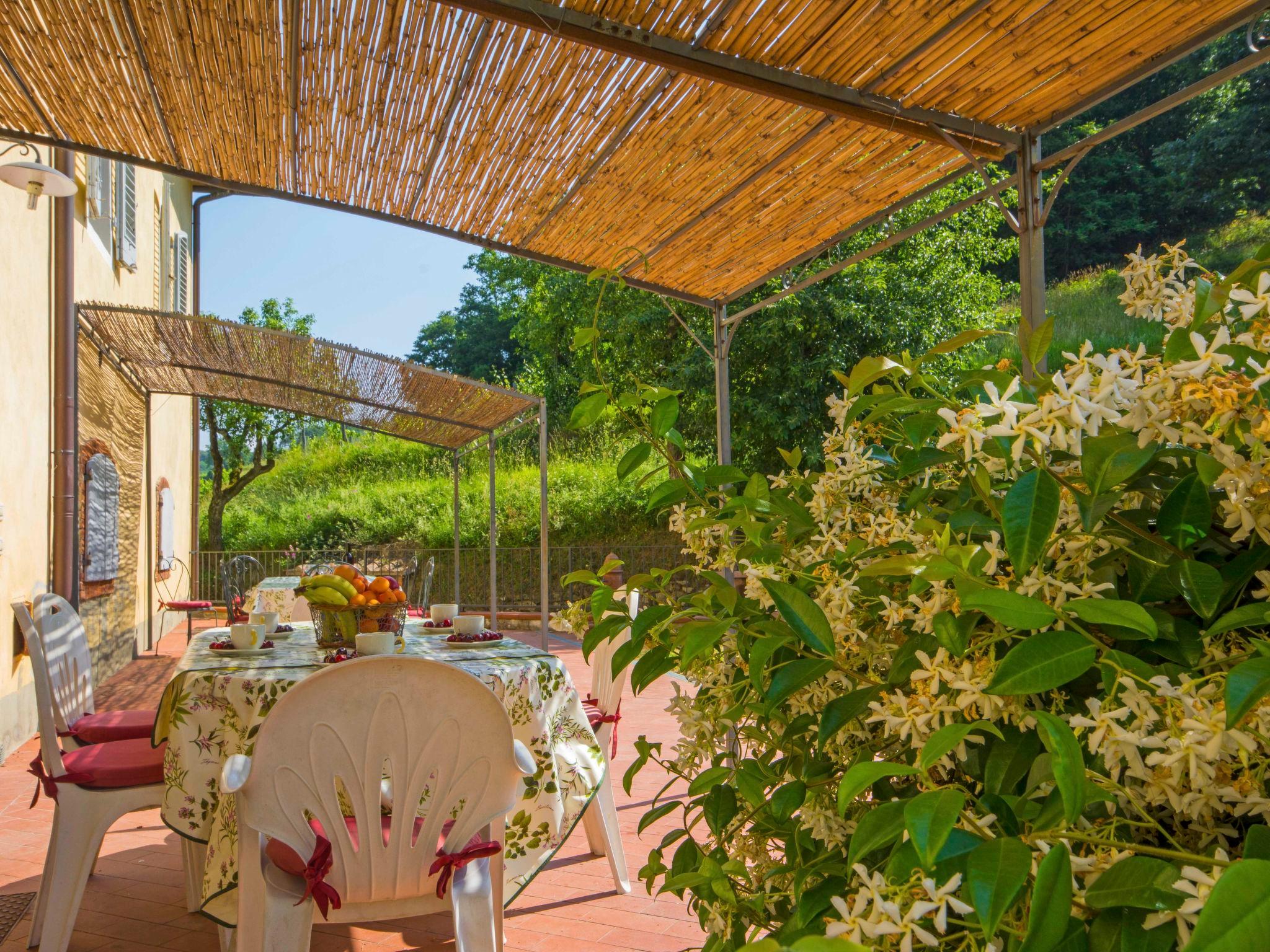 Foto 3 - Apartamento de 3 habitaciones en Serravalle Pistoiese con piscina y jardín