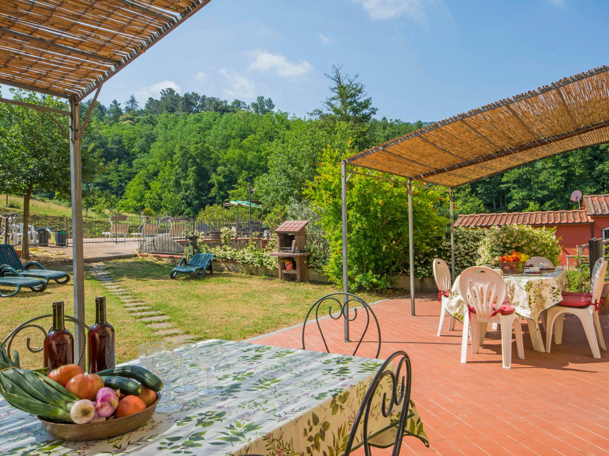 Foto 17 - Apartamento de 3 habitaciones en Serravalle Pistoiese con piscina y jardín