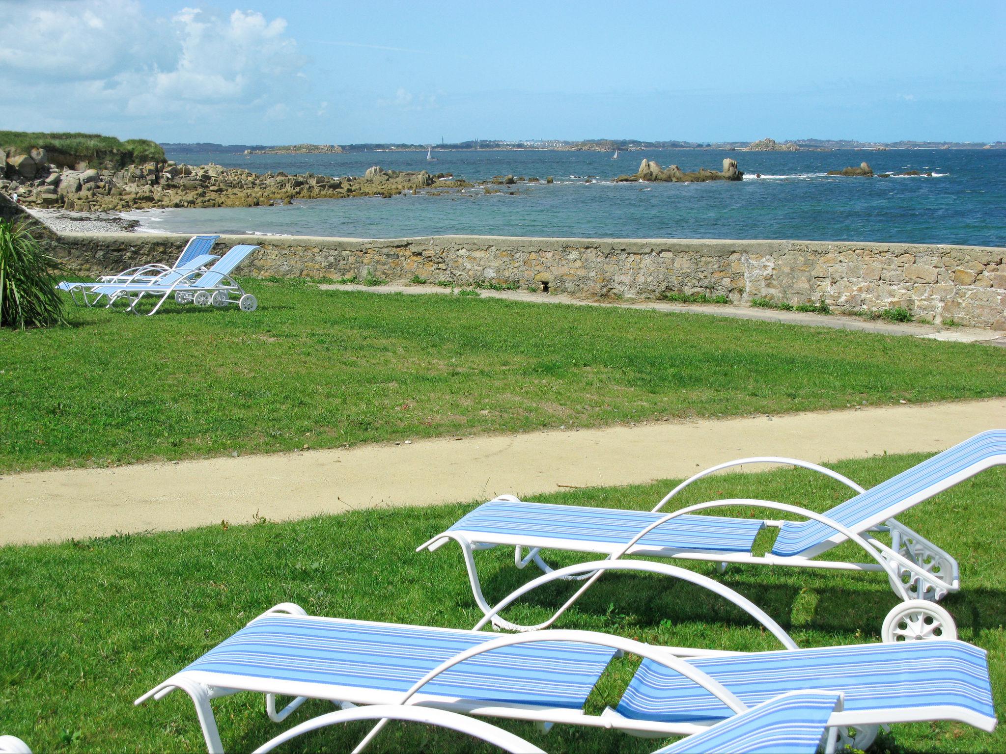 Photo 9 - Appartement de 1 chambre à Plougasnou avec piscine et vues à la mer