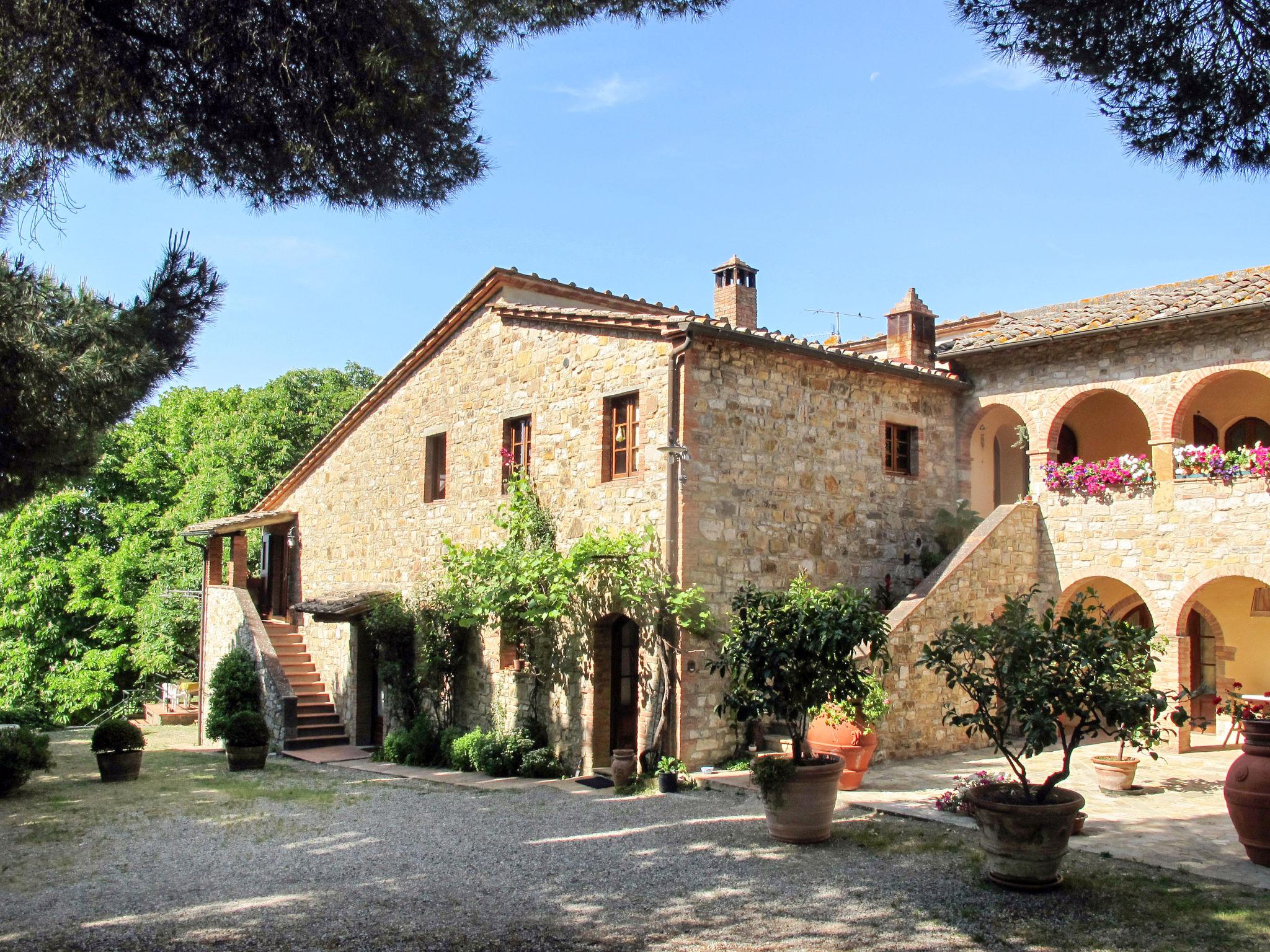 Foto 2 - Appartamento con 2 camere da letto a Castellina in Chianti con piscina e giardino