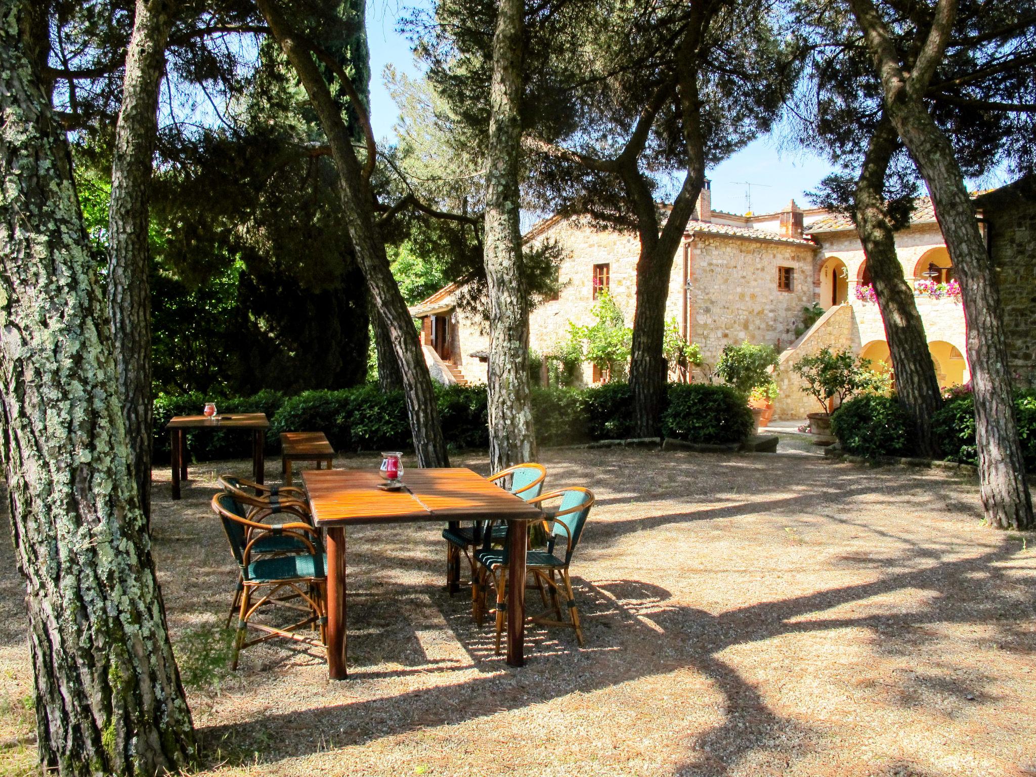 Foto 52 - Appartamento con 2 camere da letto a Castellina in Chianti con piscina e giardino