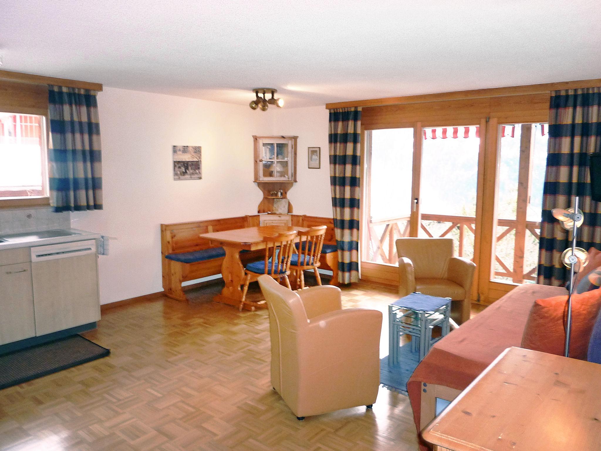 Foto 1 - Apartamento de 1 habitación en Lauterbrunnen con vistas a la montaña
