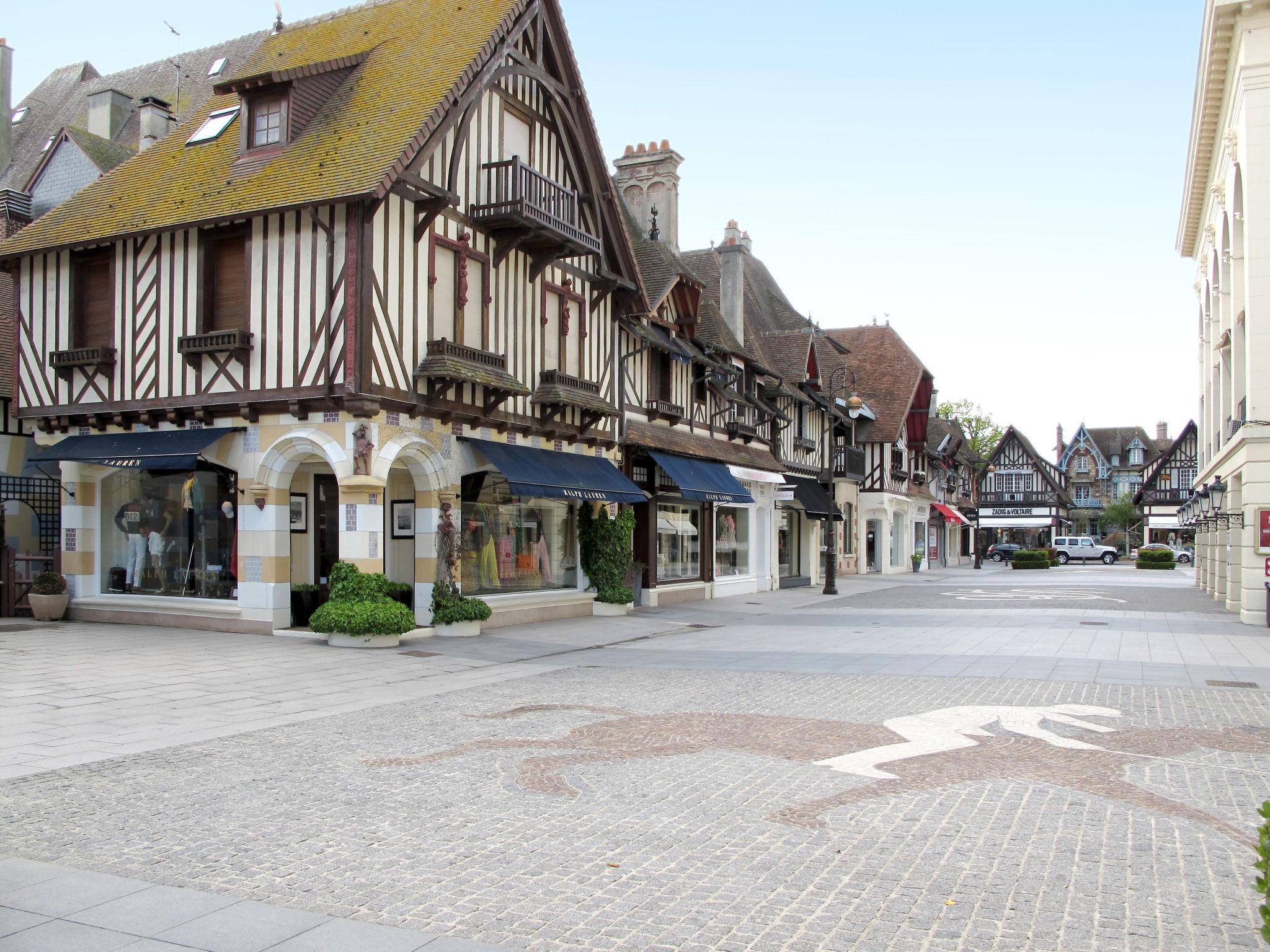 Photo 21 - 1 bedroom Apartment in Deauville with terrace and sea view