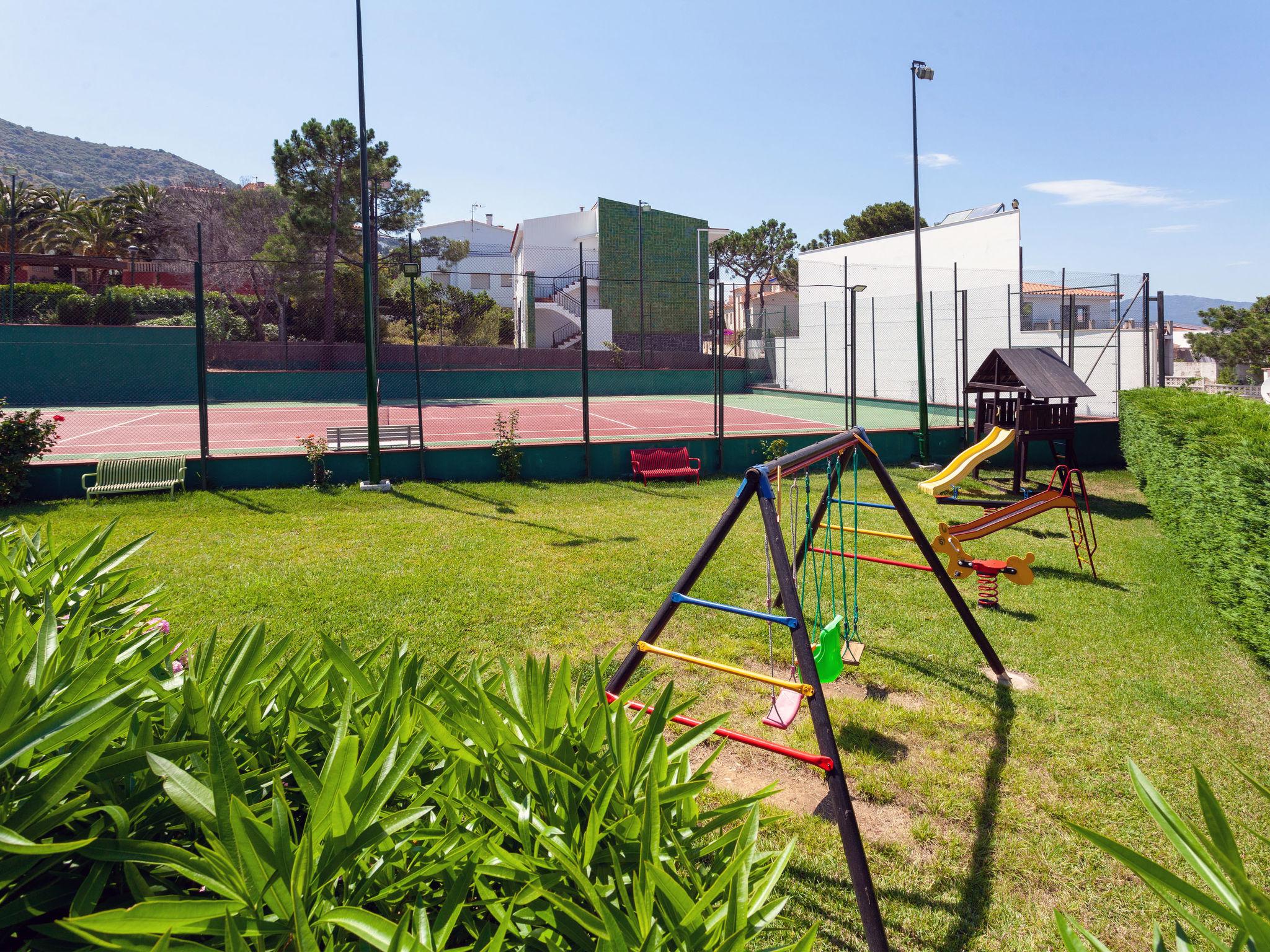 Photo 15 - 1 bedroom Apartment in Llançà with swimming pool and garden