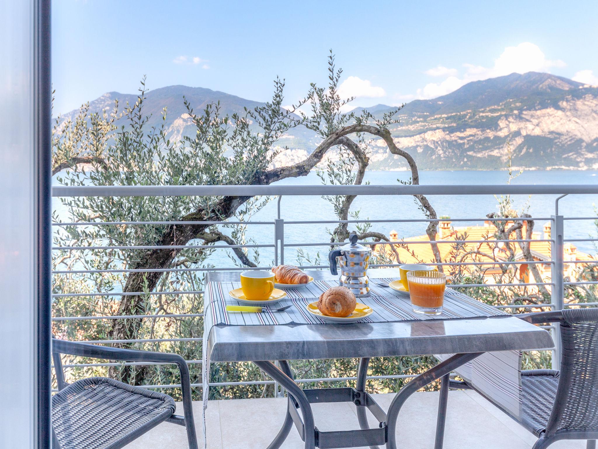 Photo 17 - 1 bedroom Apartment in Brenzone sul Garda with garden and mountain view