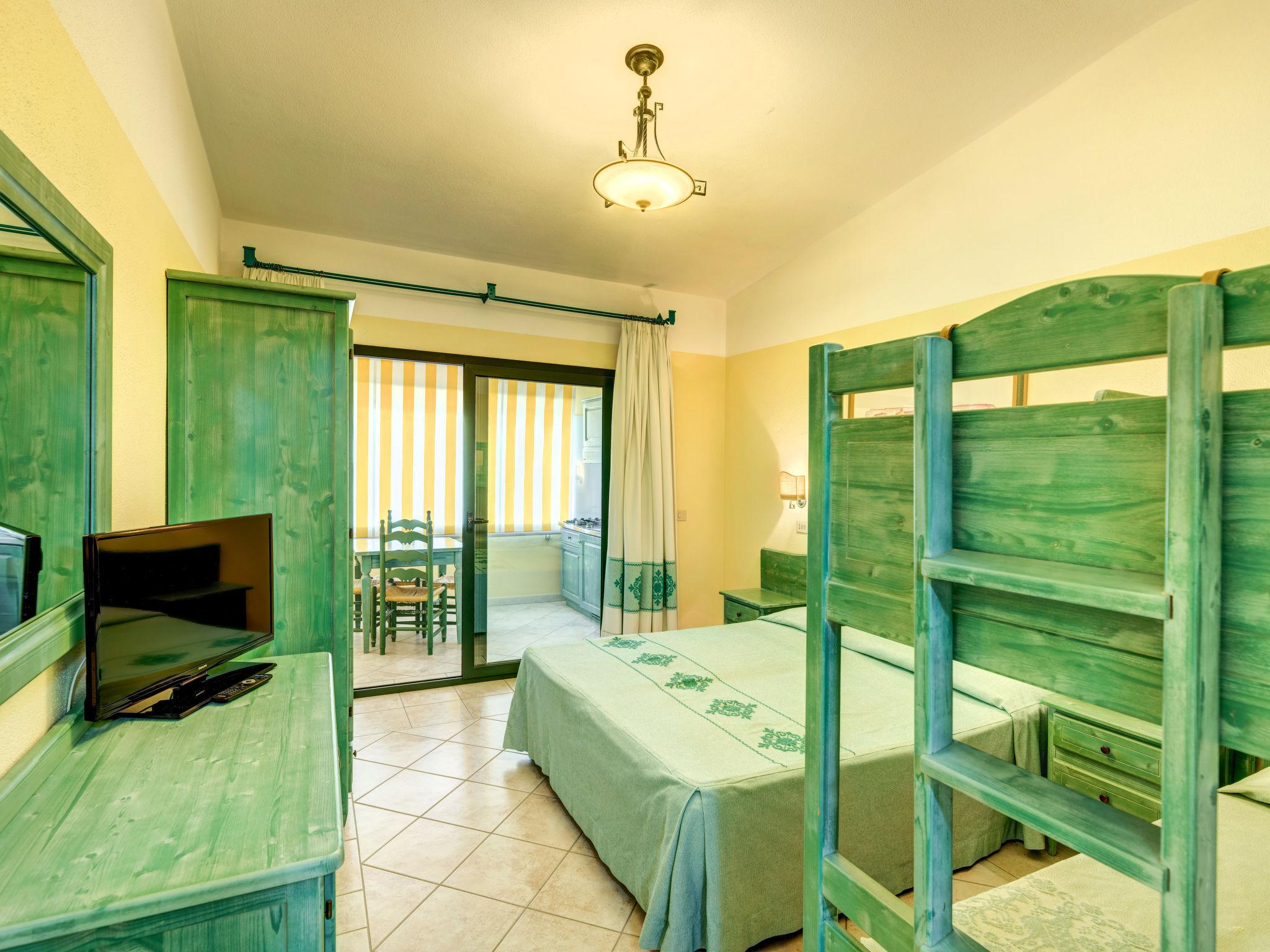 Foto 9 - Appartamento con 2 camere da letto a Orosei con piscina e vista mare