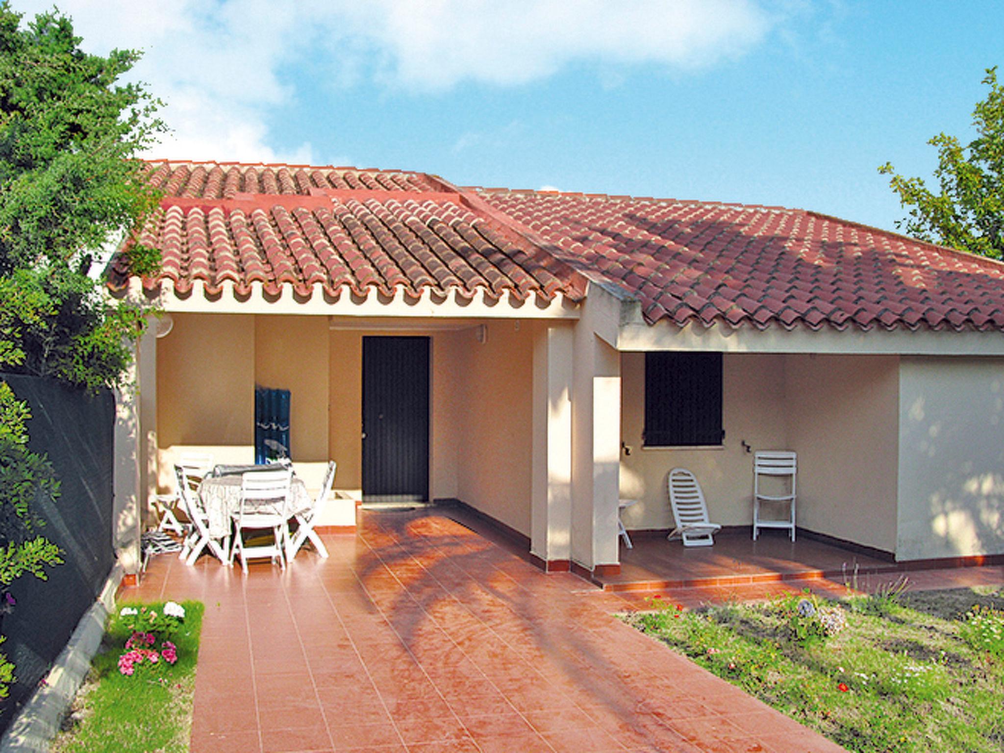 Photo 3 - Appartement de 2 chambres à Muravera avec jardin et vues à la mer