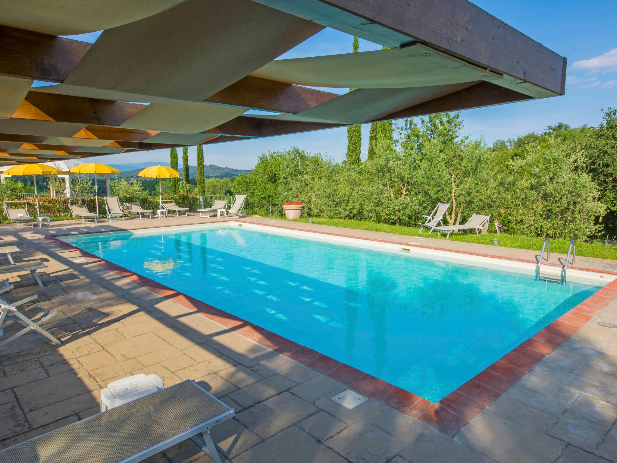 Foto 18 - Apartamento de 2 habitaciones en Bucine con piscina y terraza