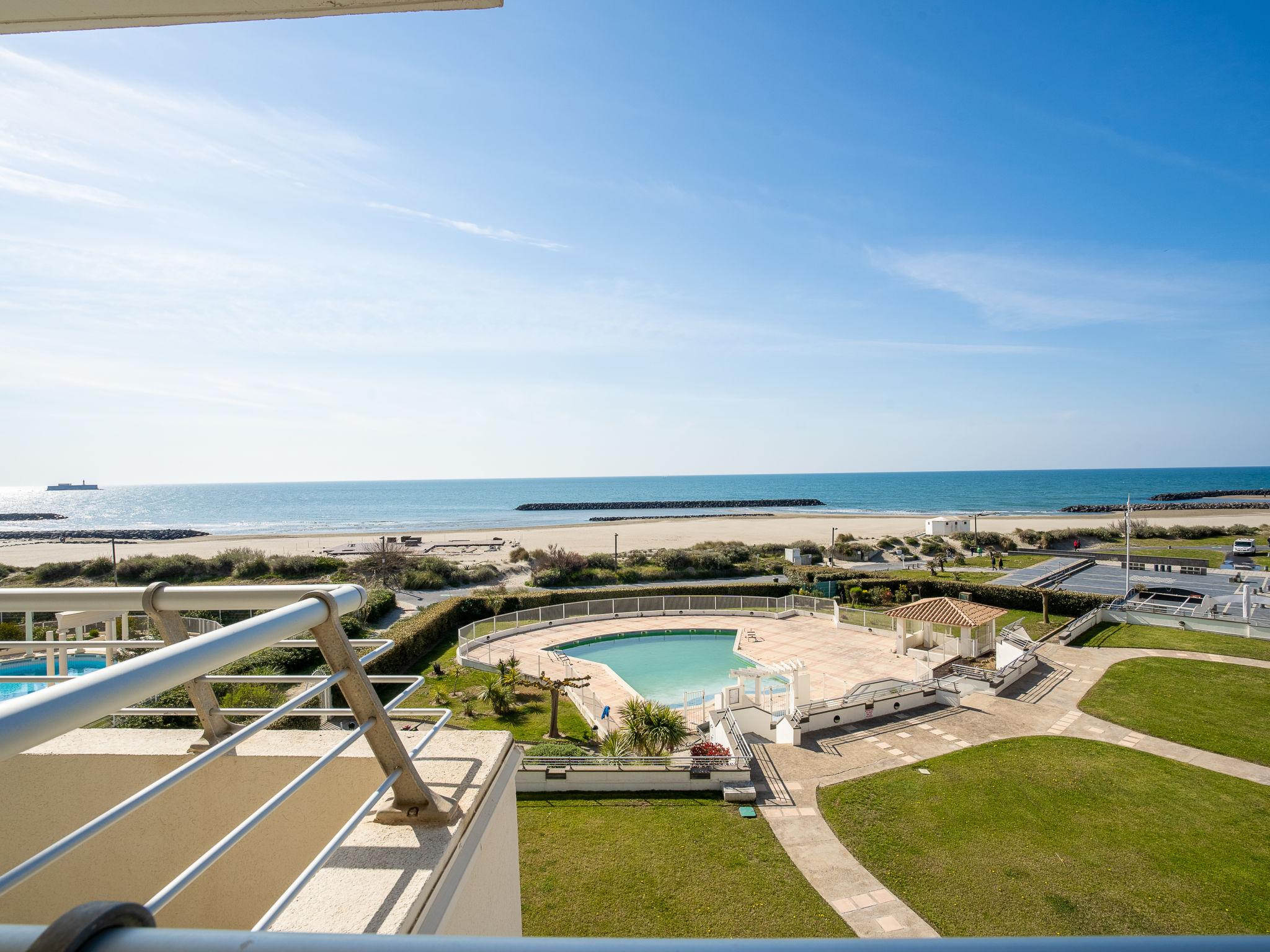 Foto 7 - Appartamento con 1 camera da letto a Agde con piscina e vista mare