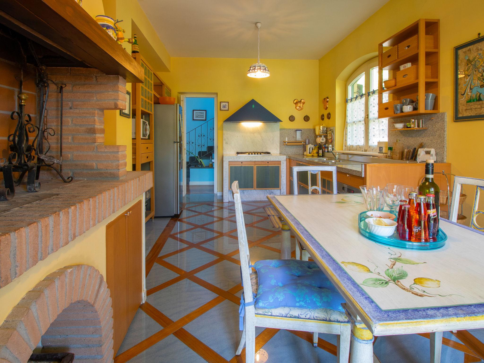 Photo 17 - 4 bedroom House in San Lorenzo Nuovo with private pool and garden