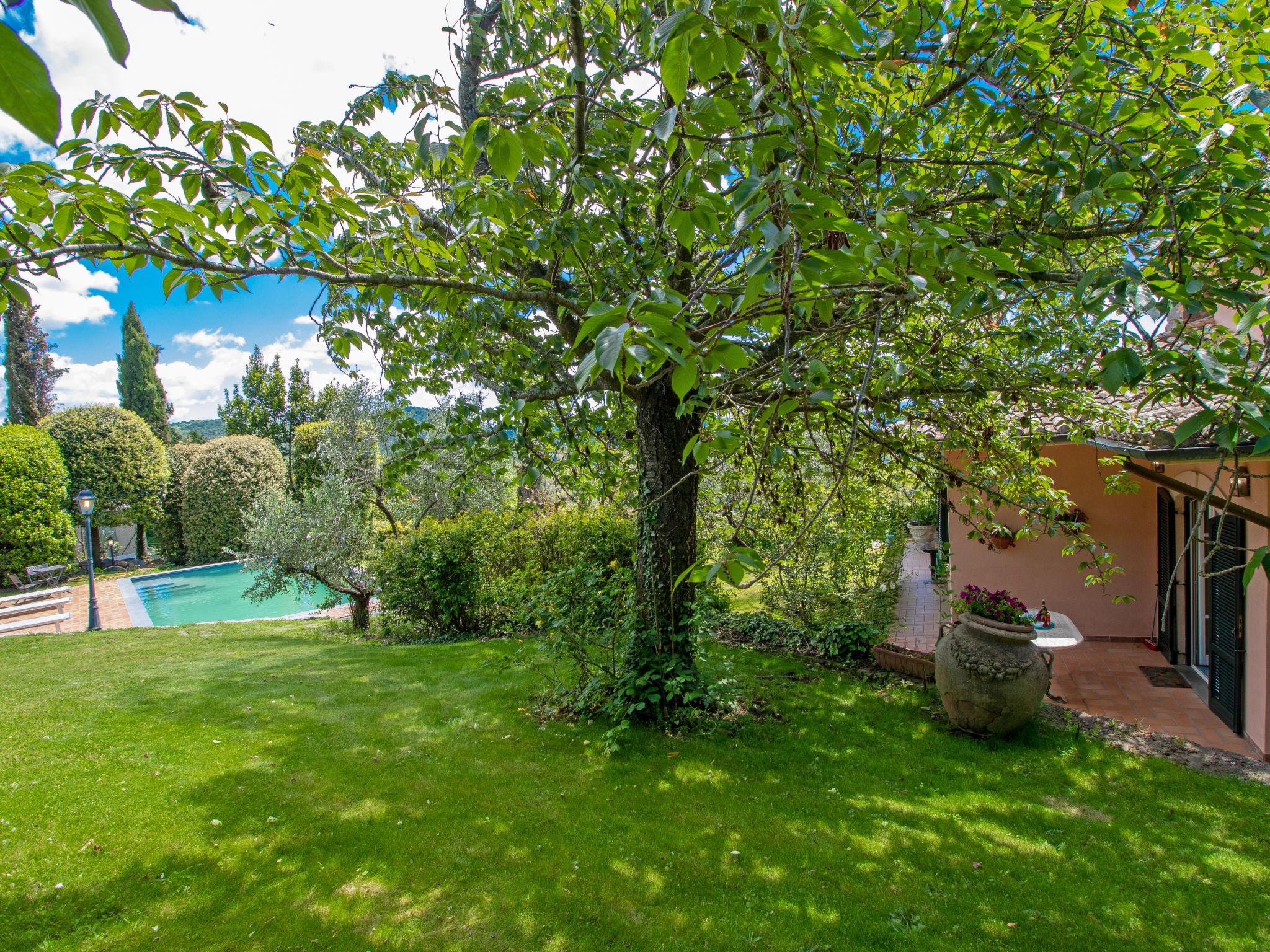 Photo 42 - Maison de 4 chambres à San Lorenzo Nuovo avec piscine privée et jardin