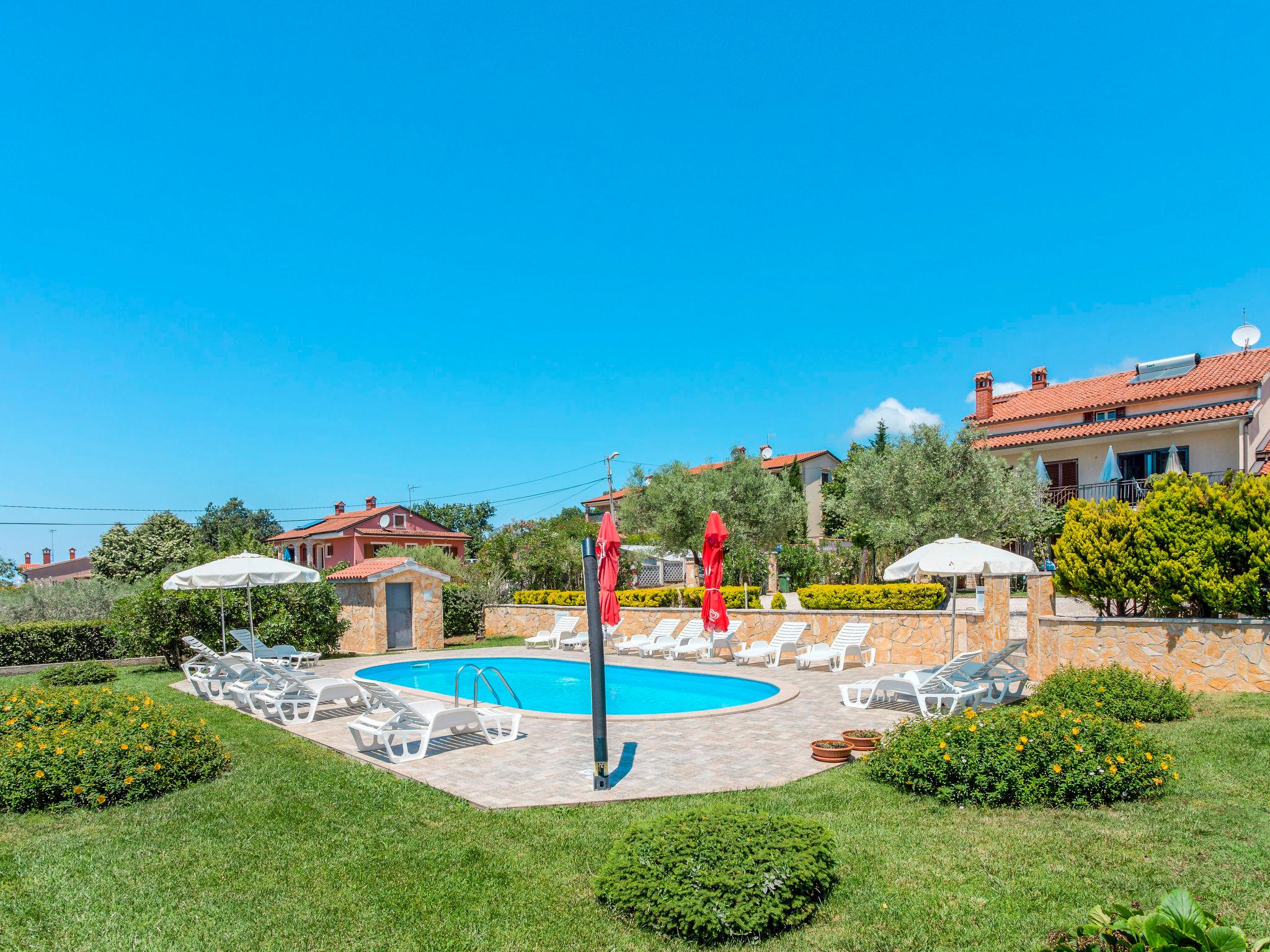 Foto 2 - Apartment mit 2 Schlafzimmern in Kaštelir-Labinci mit schwimmbad und blick aufs meer
