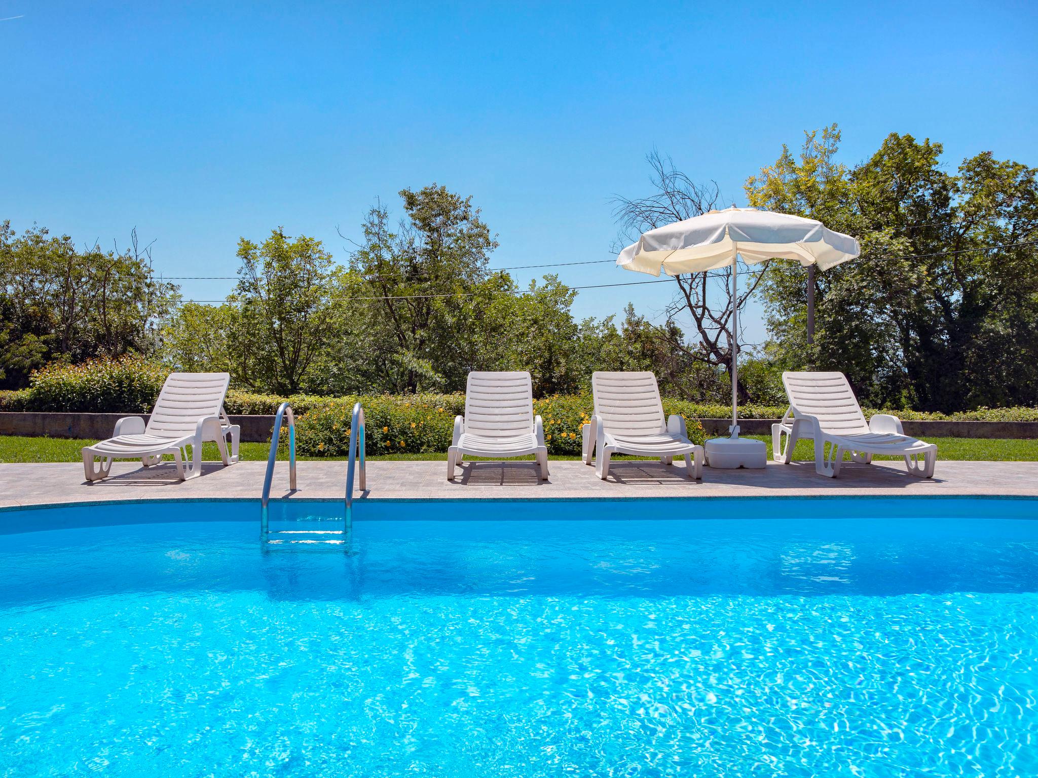 Photo 15 - Appartement de 2 chambres à Kaštelir-Labinci avec piscine et jardin