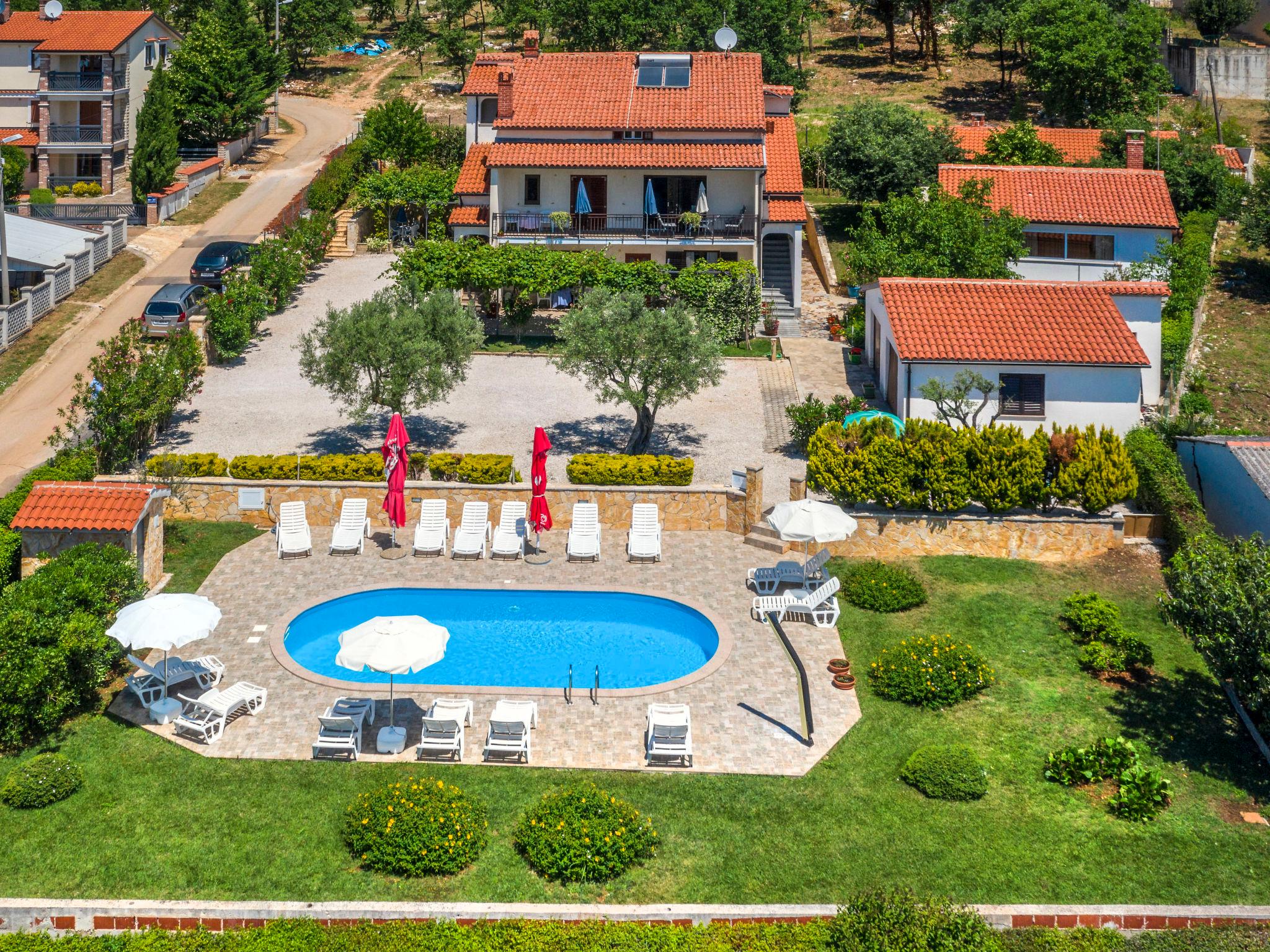 Photo 23 - Appartement de 2 chambres à Kaštelir-Labinci avec piscine et jardin