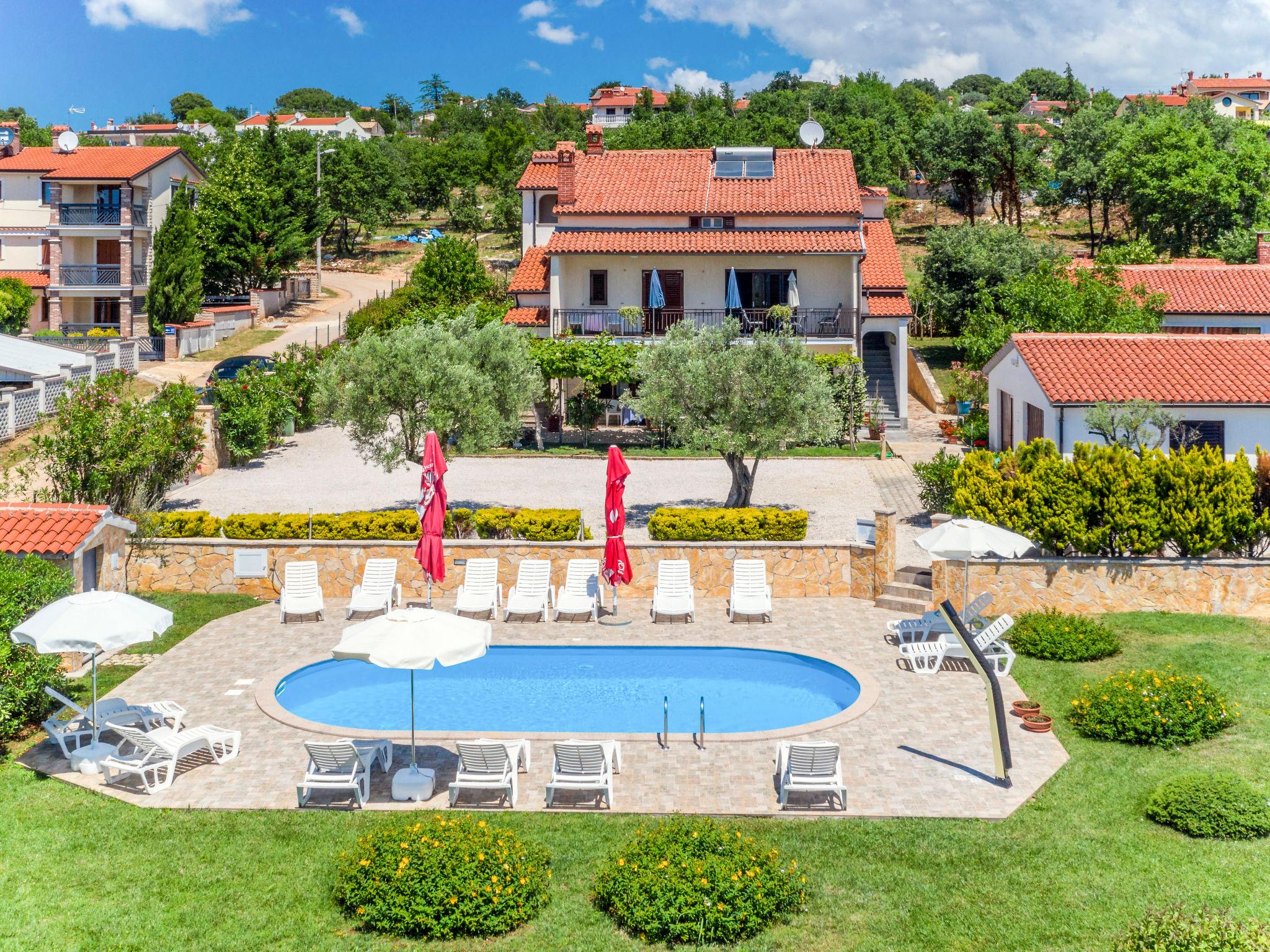 Photo 1 - Appartement de 2 chambres à Kaštelir-Labinci avec piscine et vues à la mer