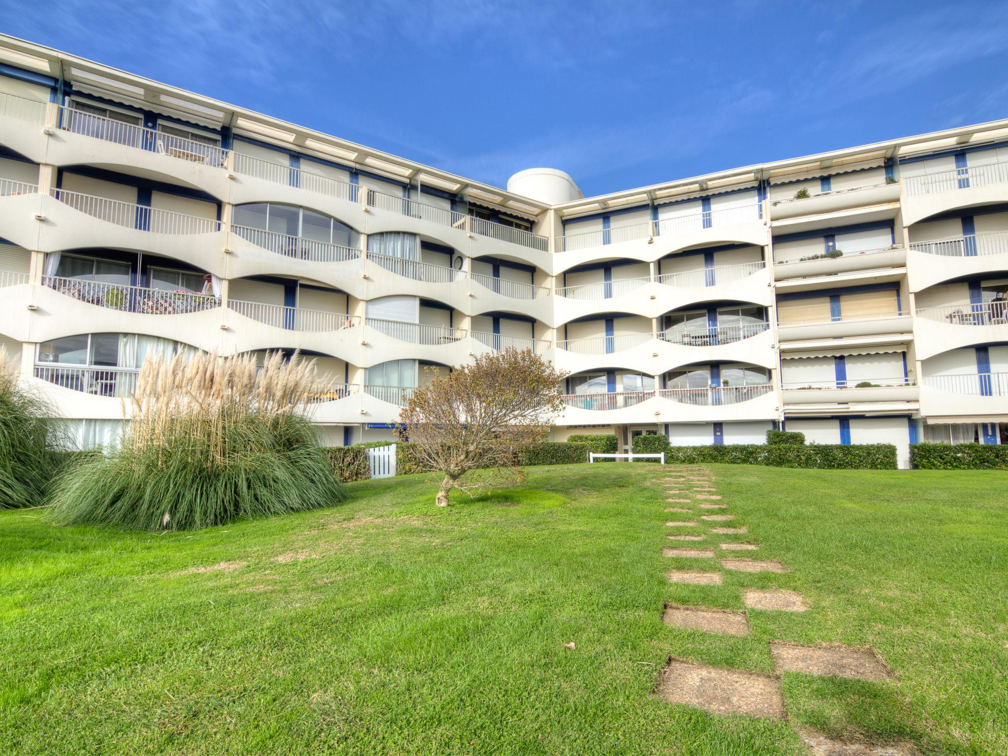 Photo 2 - 1 bedroom Apartment in La Grande-Motte with terrace and sea view