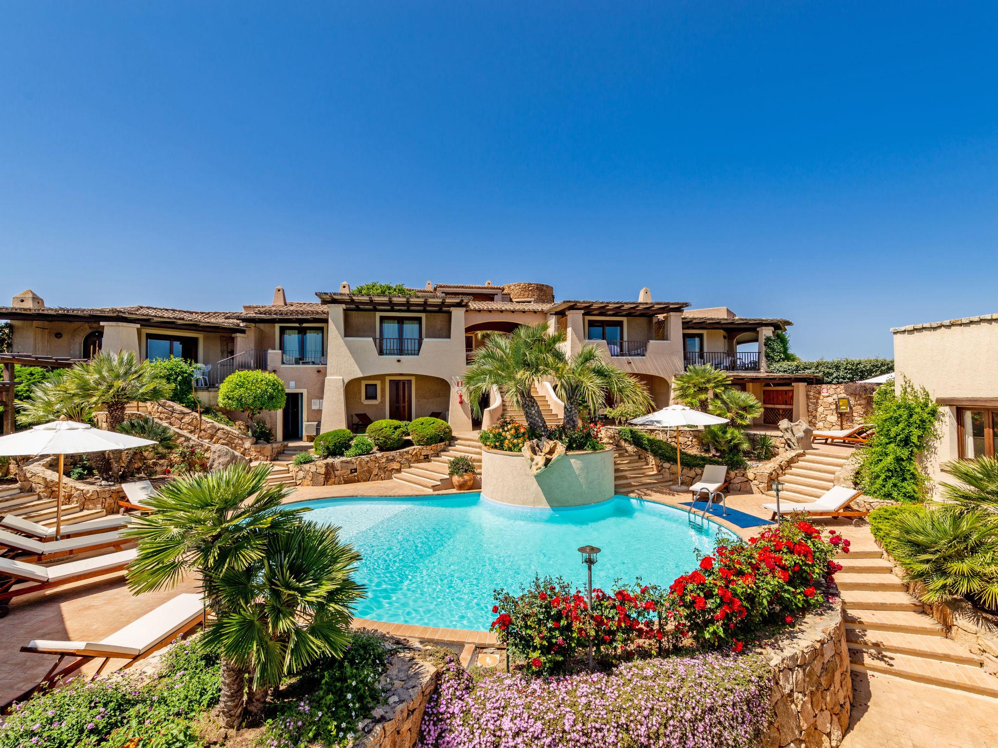 Foto 1 - Casa de 2 quartos em Loiri Porto San Paolo com piscina e vistas do mar