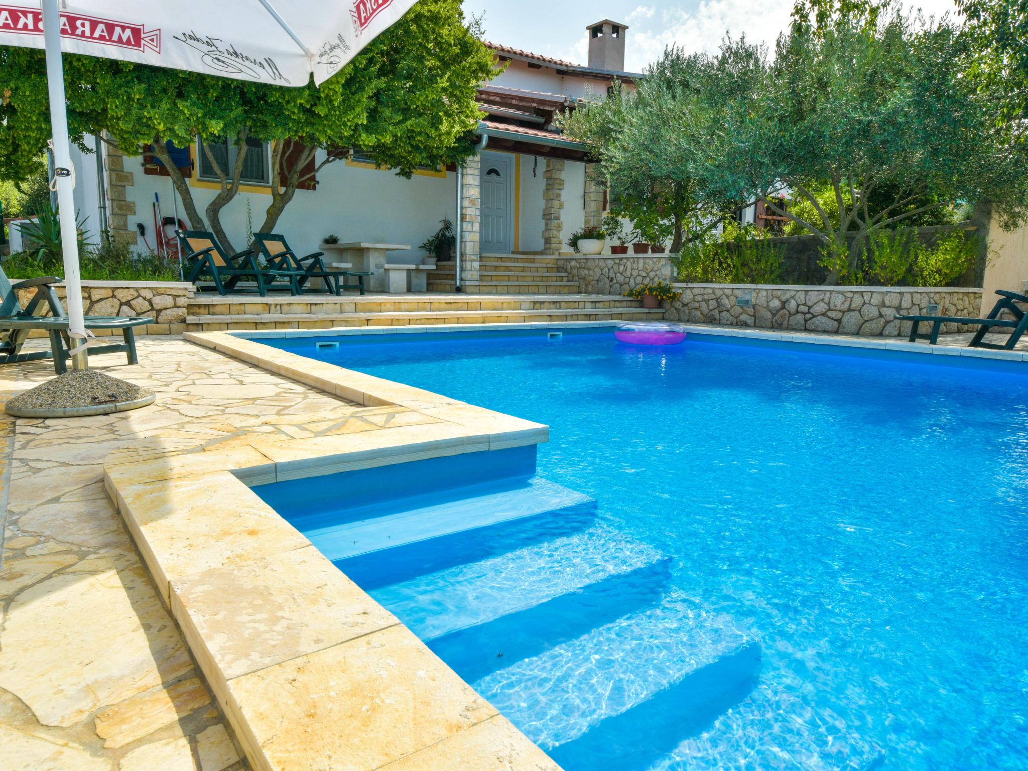 Photo 1 - Maison de 2 chambres à Obrovac avec piscine privée et jardin