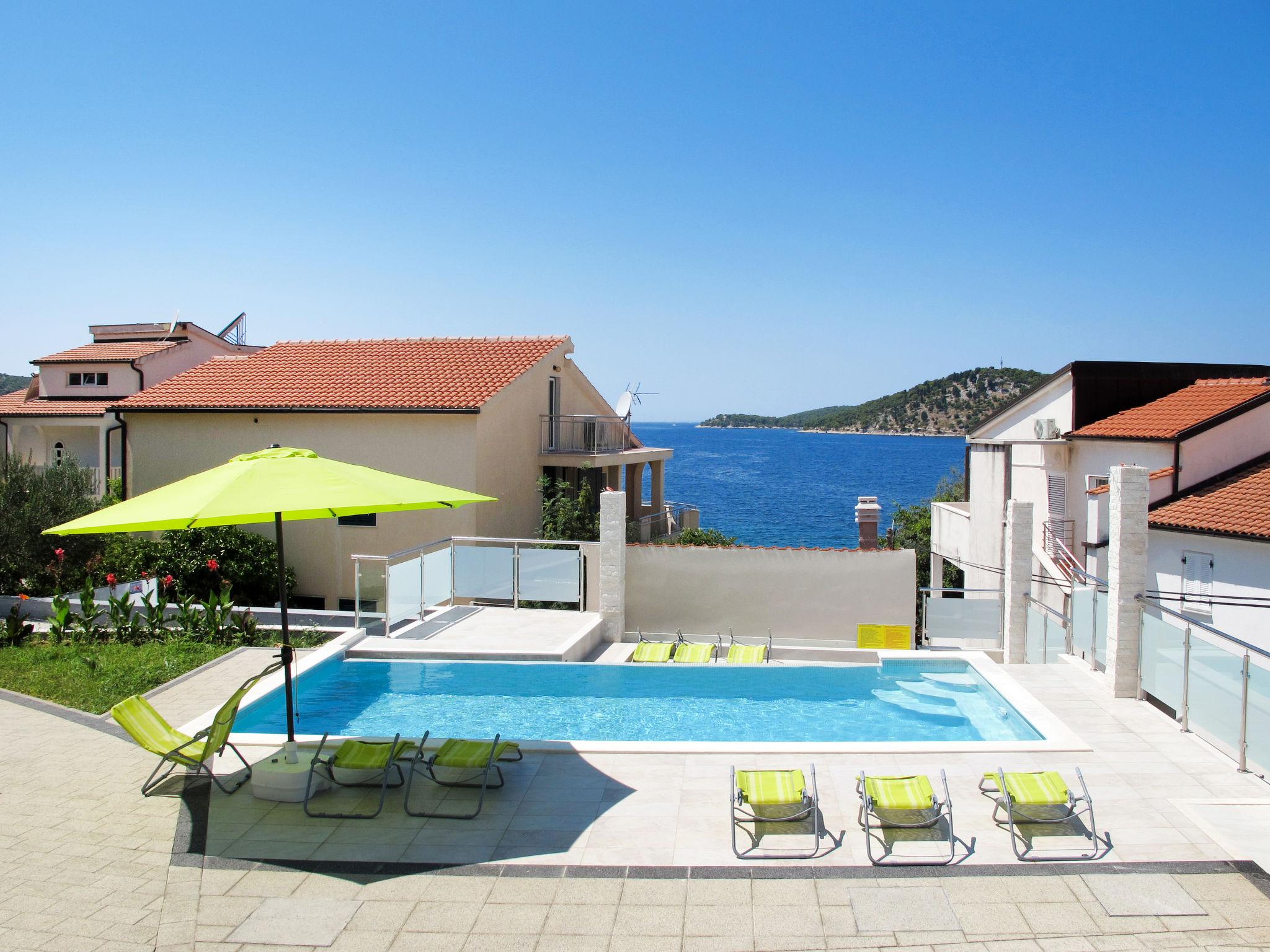 Photo 13 - 1 bedroom Apartment in Rogoznica with swimming pool and sea view