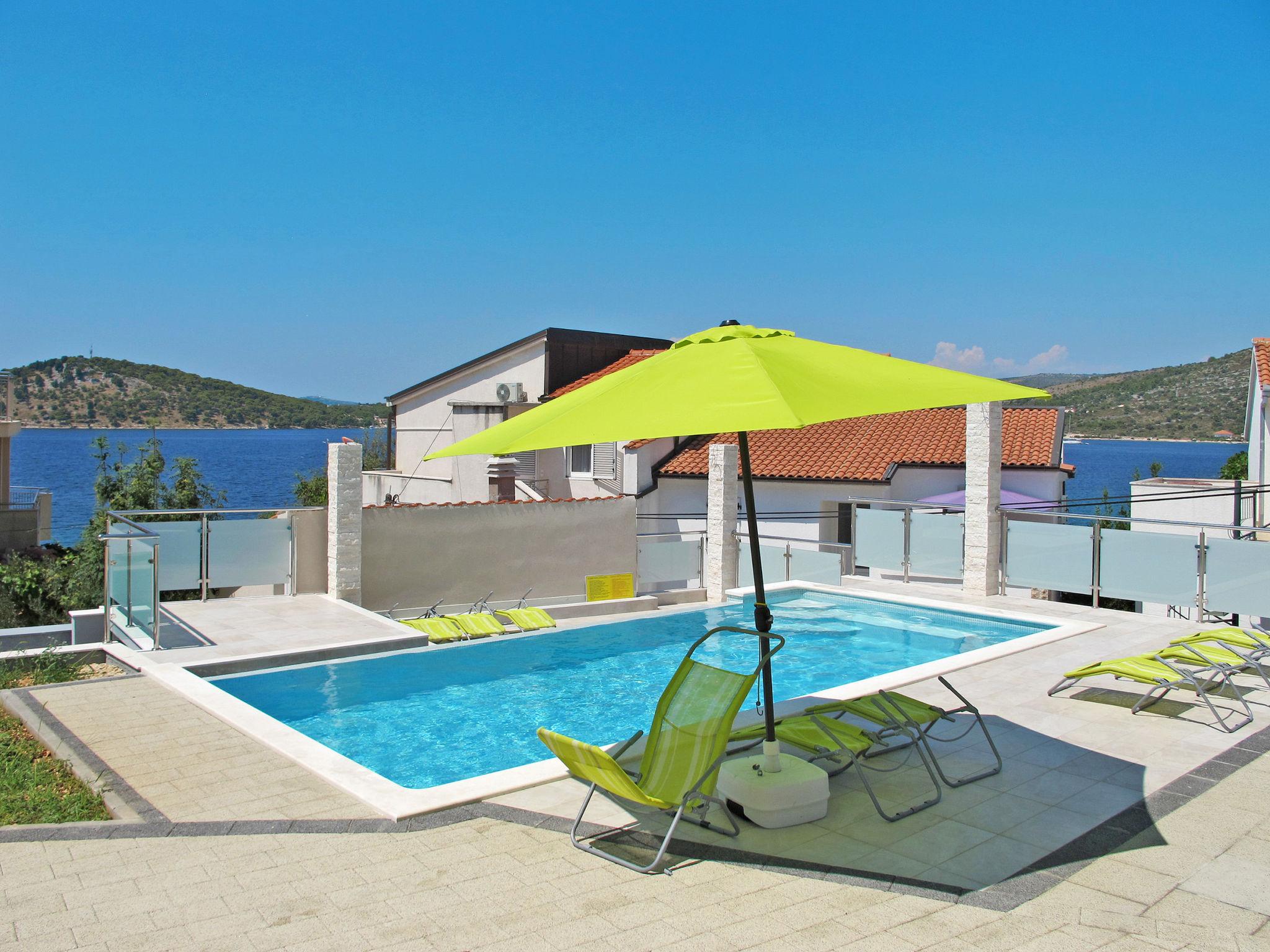 Foto 7 - Apartamento de 1 quarto em Rogoznica com piscina e vistas do mar