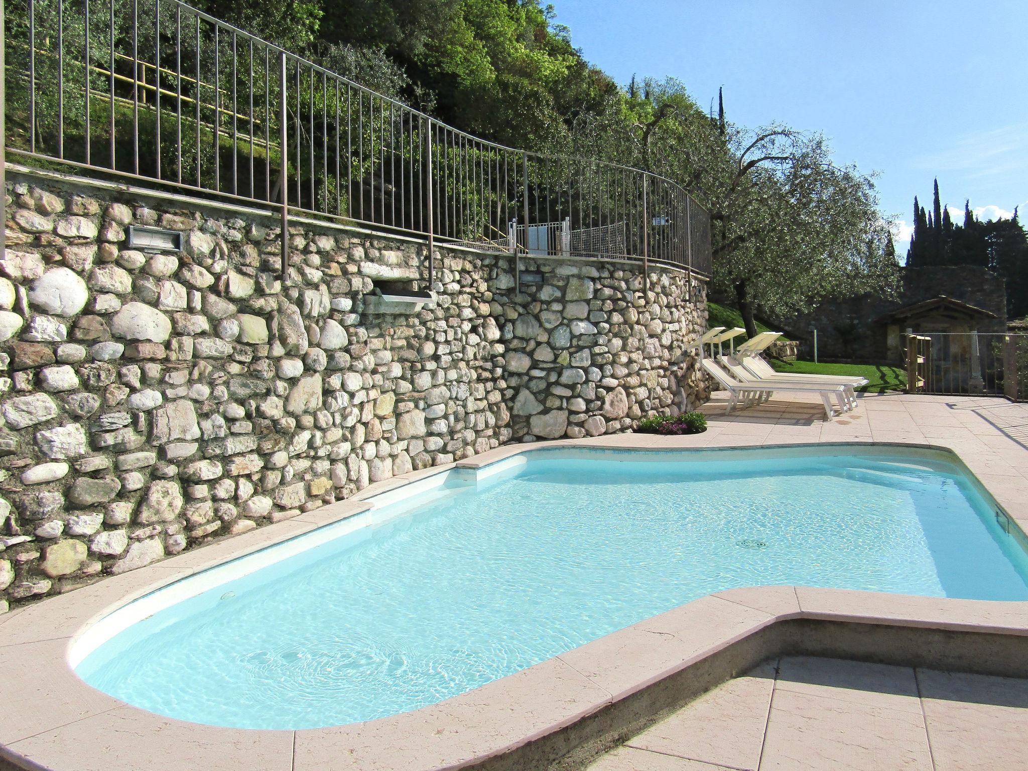 Photo 18 - Appartement de 2 chambres à Toscolano Maderno avec piscine et vues sur la montagne