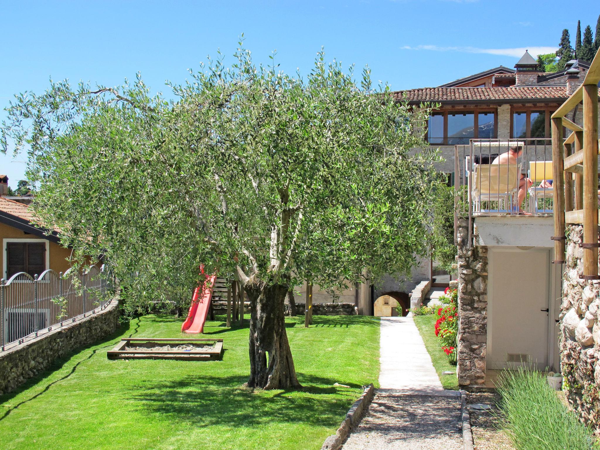 Photo 33 - Appartement de 2 chambres à Toscolano Maderno avec piscine et vues sur la montagne