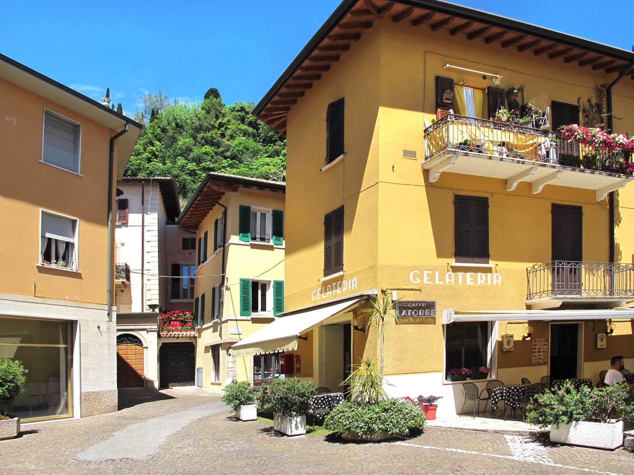 Foto 41 - Appartamento con 2 camere da letto a Toscolano Maderno con piscina e giardino