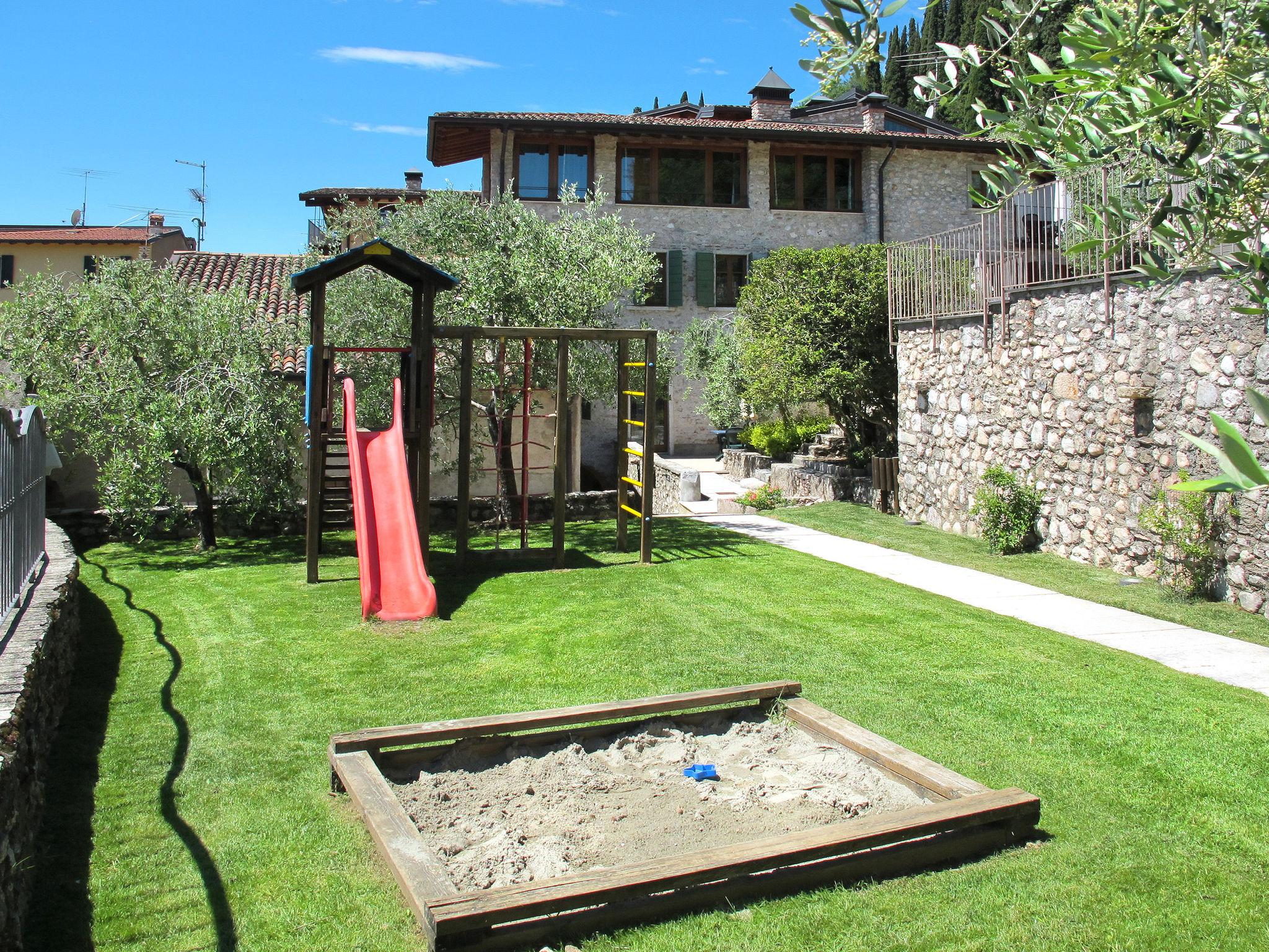 Photo 25 - Appartement de 1 chambre à Toscolano Maderno avec piscine et vues sur la montagne