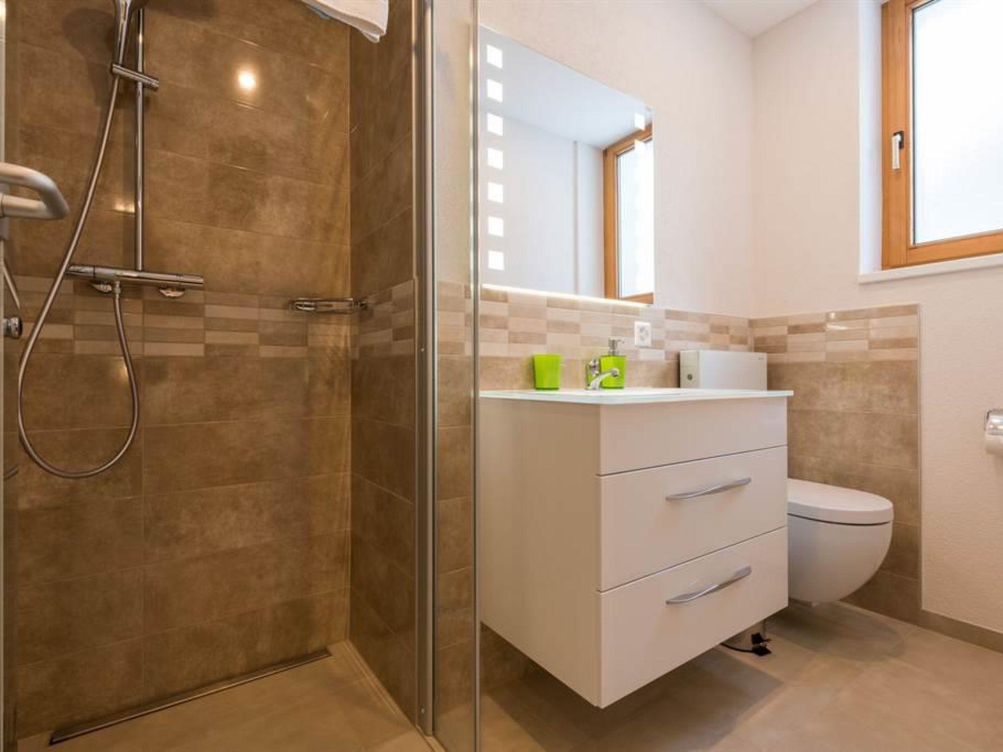 Foto 32 - Appartamento con 3 camere da letto a Saas-Almagell con sauna e vasca idromassaggio
