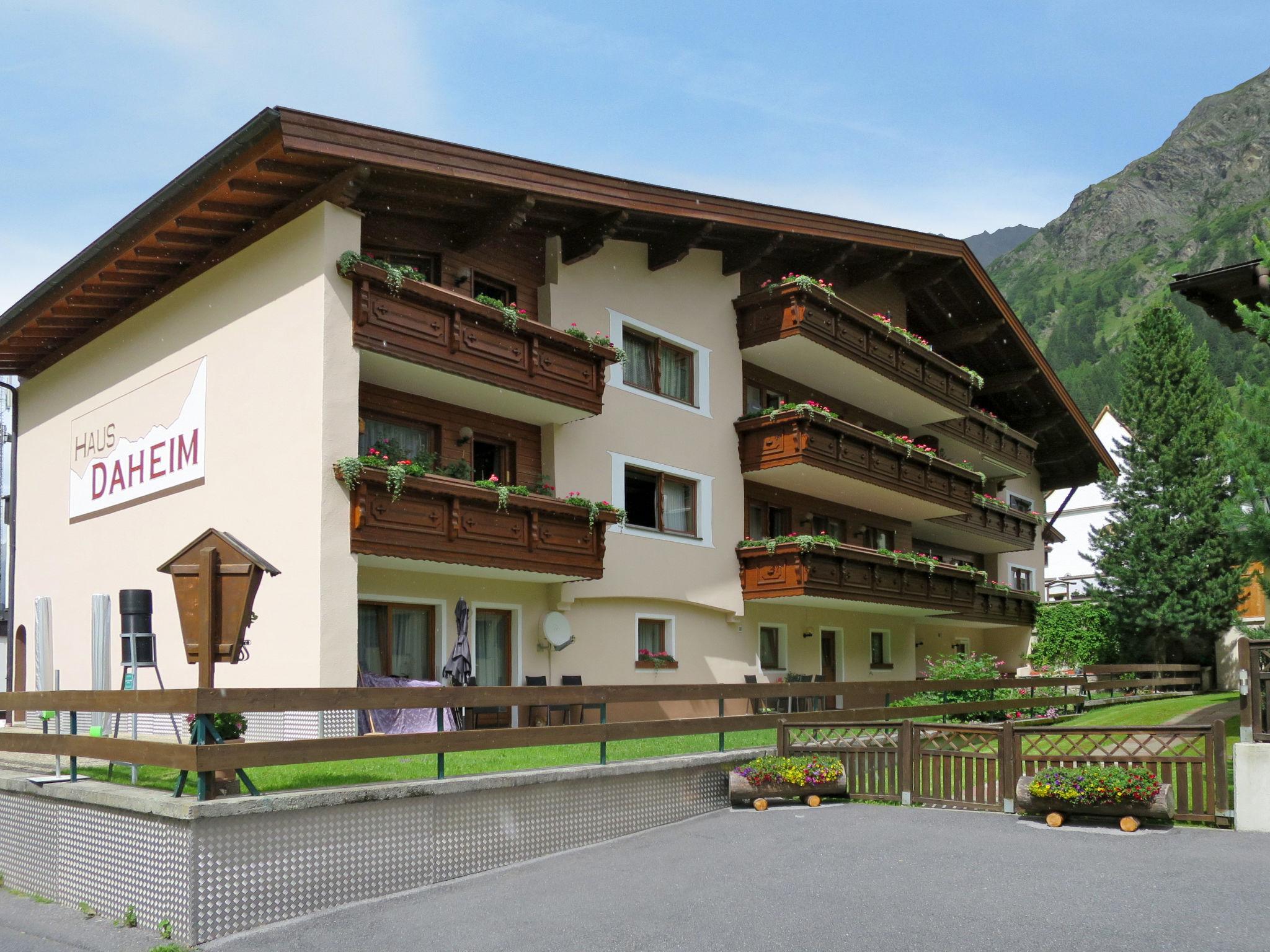 Foto 6 - Apartamento de 3 quartos em Sankt Leonhard im Pitztal com jardim e vista para a montanha