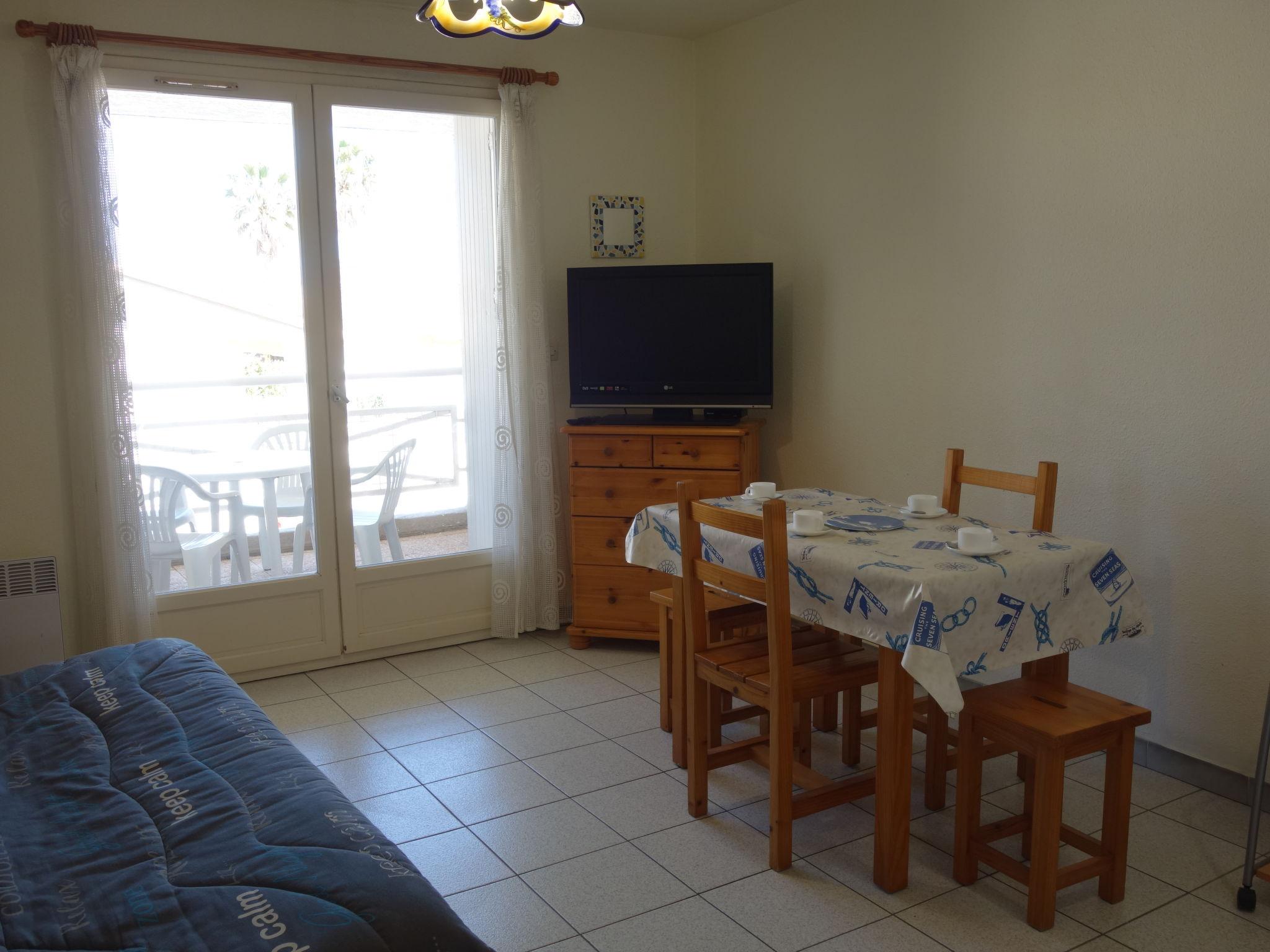 Foto 9 - Apartment mit 1 Schlafzimmer in Saint-Cyprien mit schwimmbad und blick aufs meer