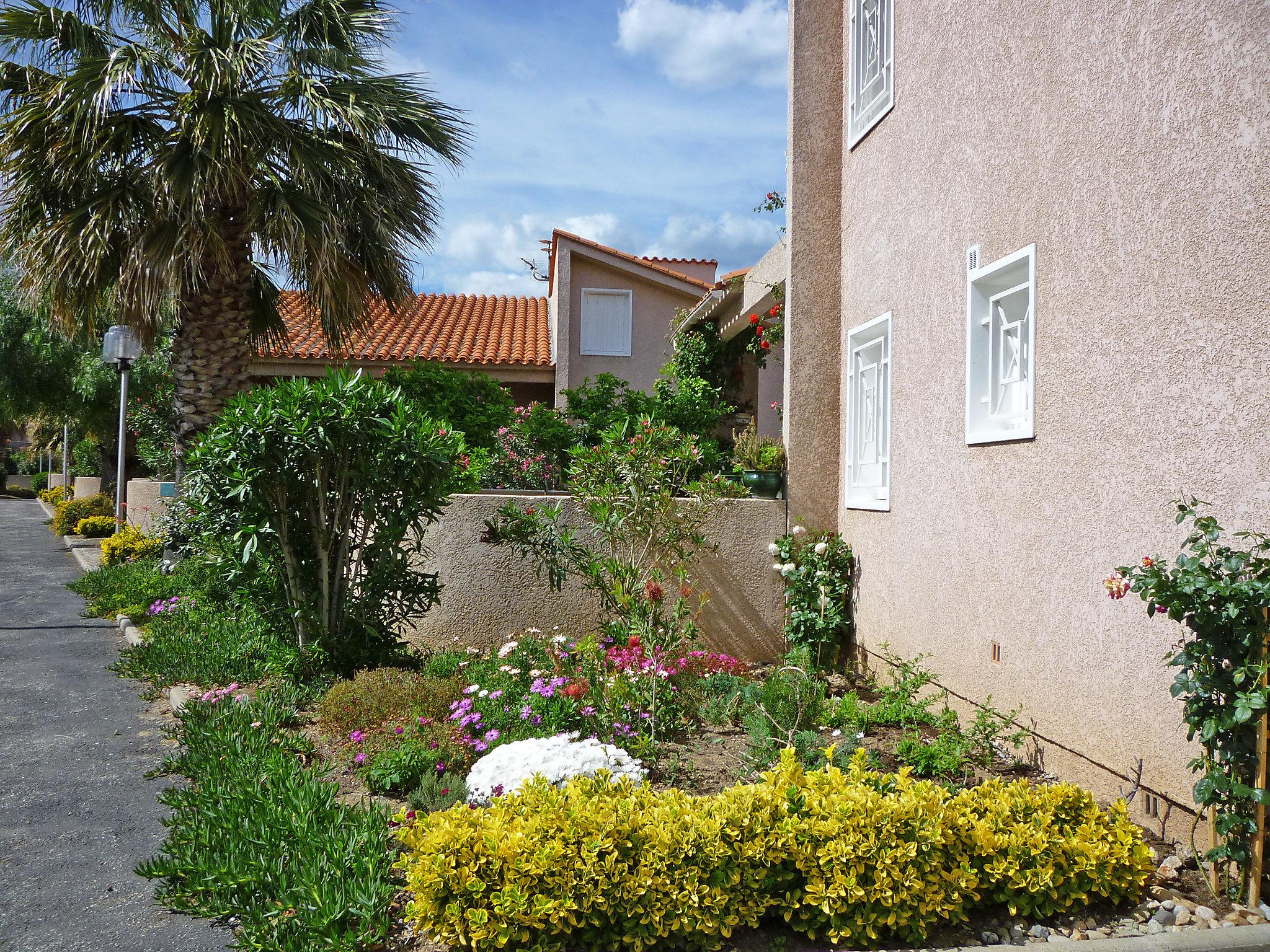 Photo 20 - 1 bedroom Apartment in Saint-Cyprien with swimming pool and sea view