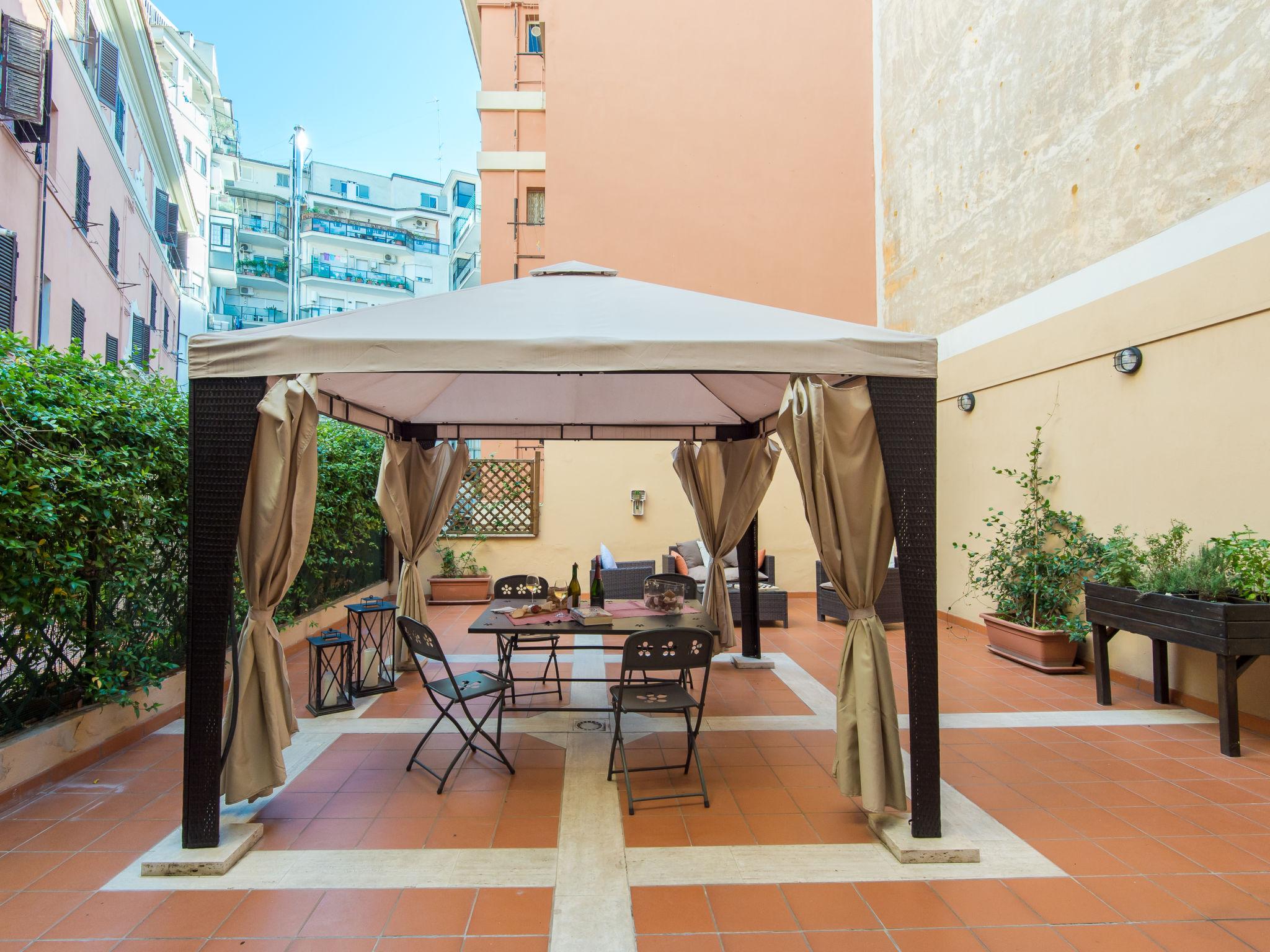 Photo 32 - Appartement de 2 chambres à Rome avec jardin et terrasse