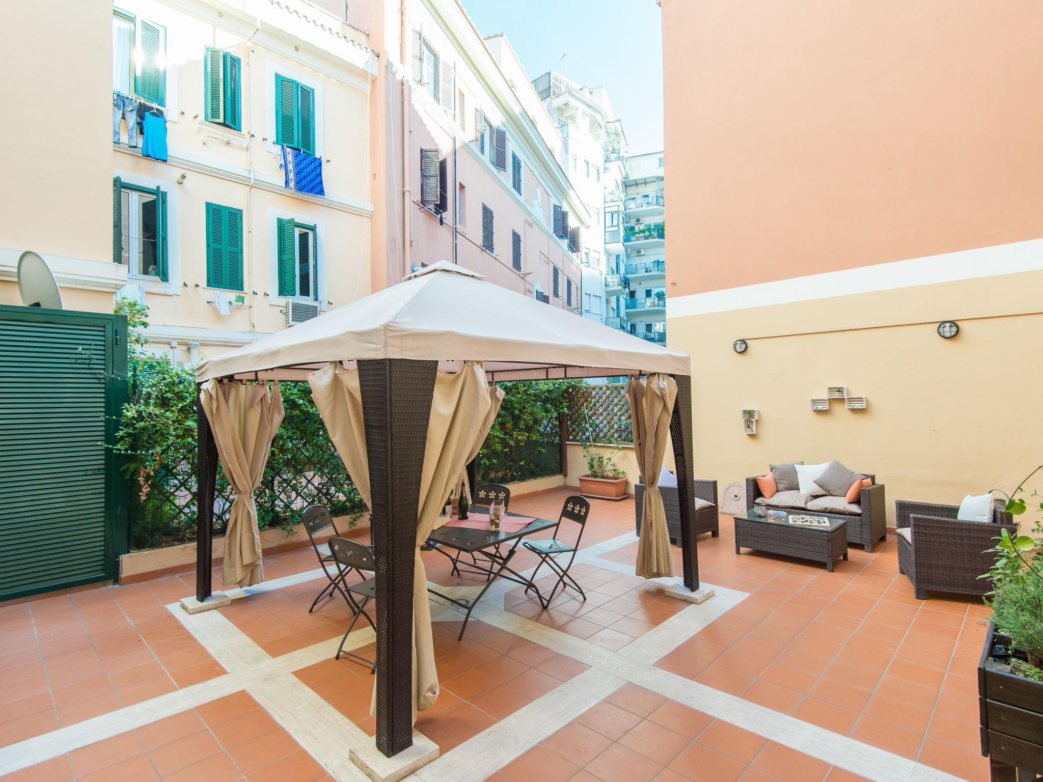 Foto 33 - Apartamento de 2 quartos em Roma com jardim e terraço