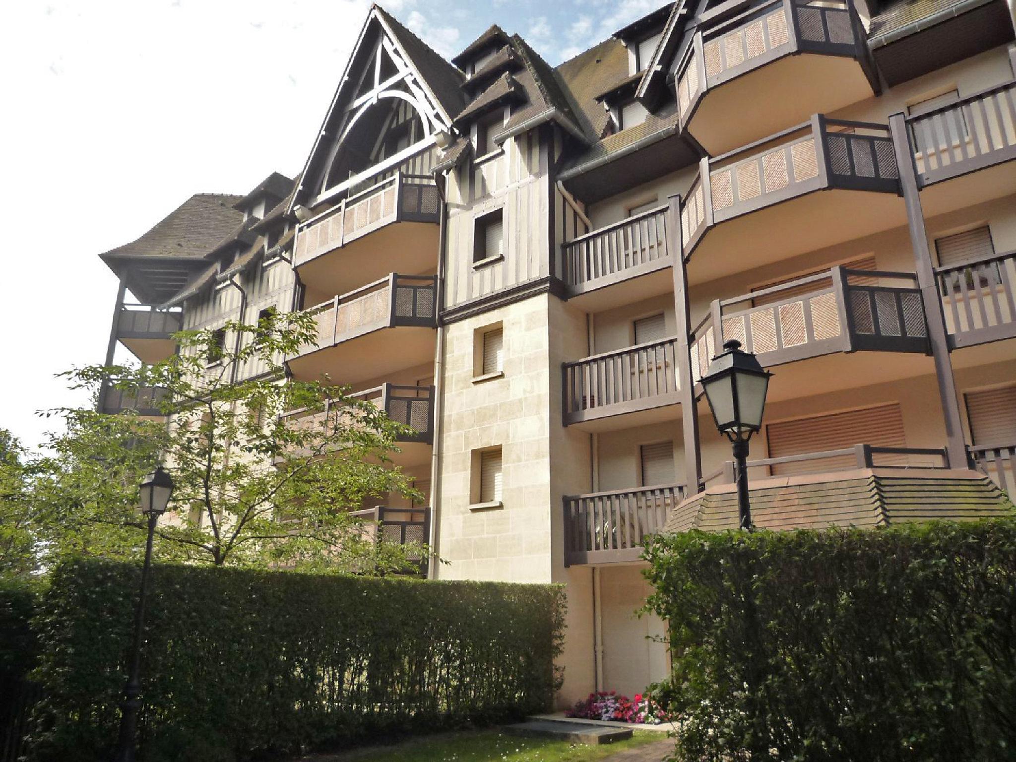 Foto 17 - Apartamento de 1 habitación en Deauville con vistas al mar