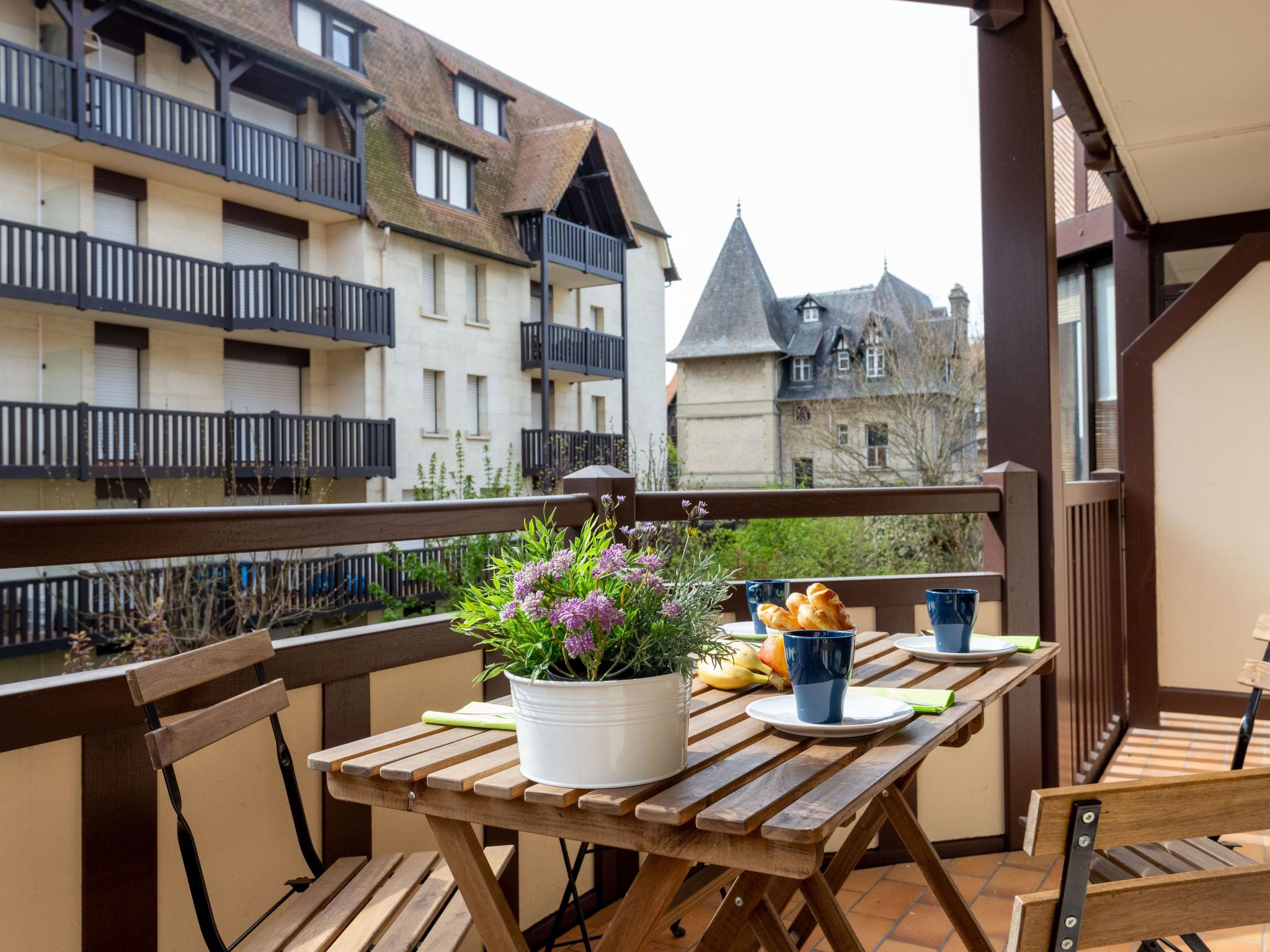 Foto 13 - Apartamento de 1 habitación en Deauville con vistas al mar