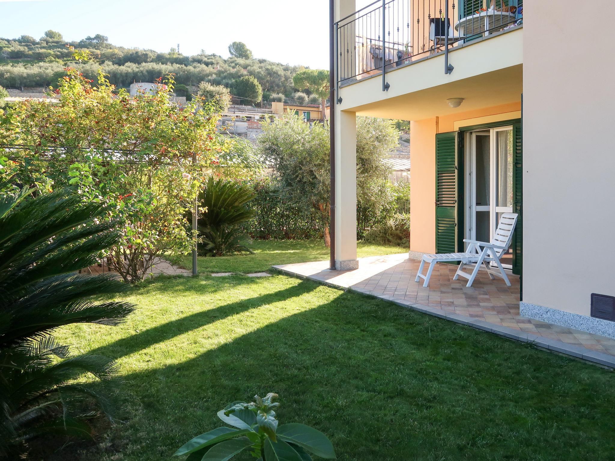 Foto 1 - Appartamento con 2 camere da letto a Cervo con giardino e terrazza